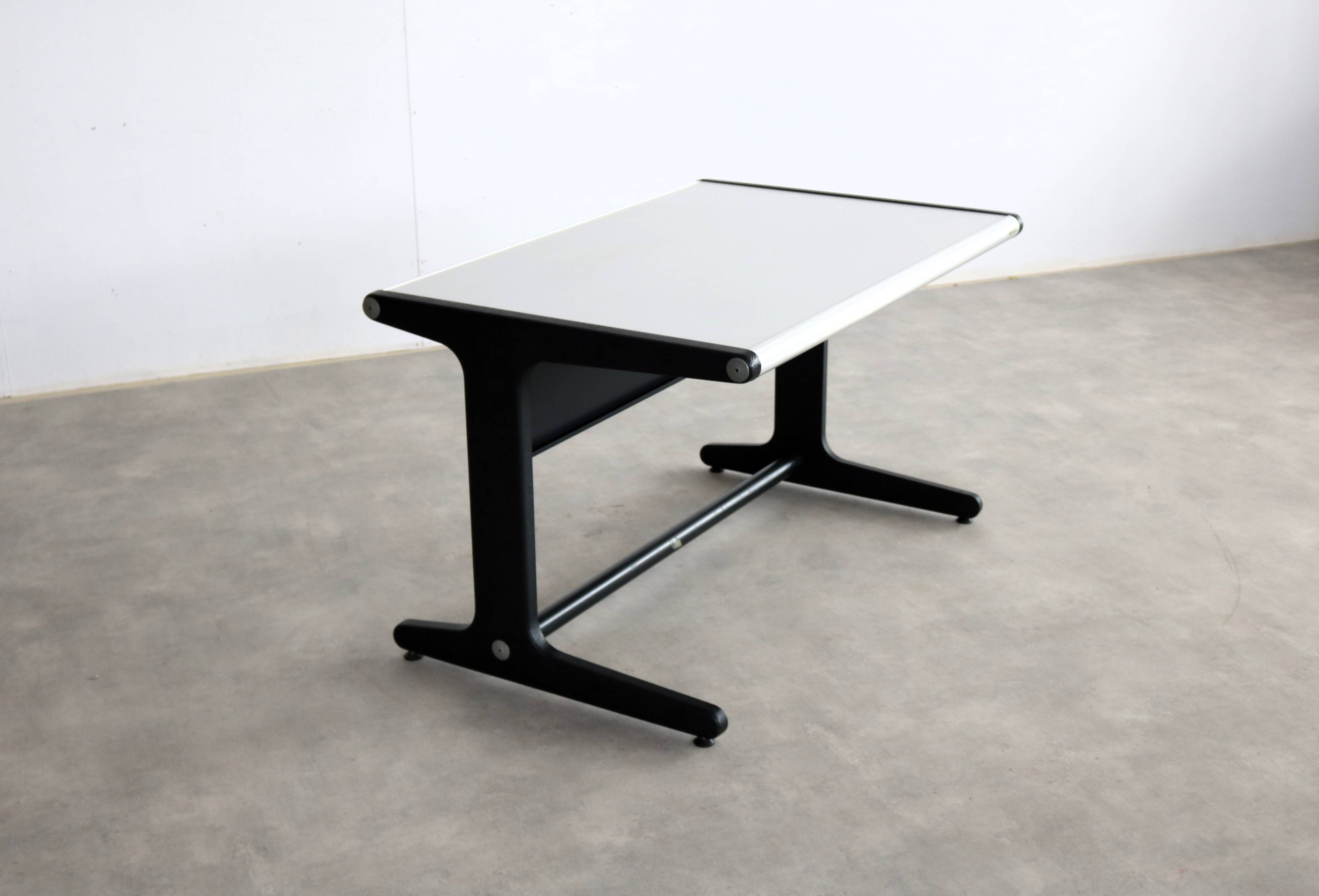 vintage desk | table | 70's | Hillebrand