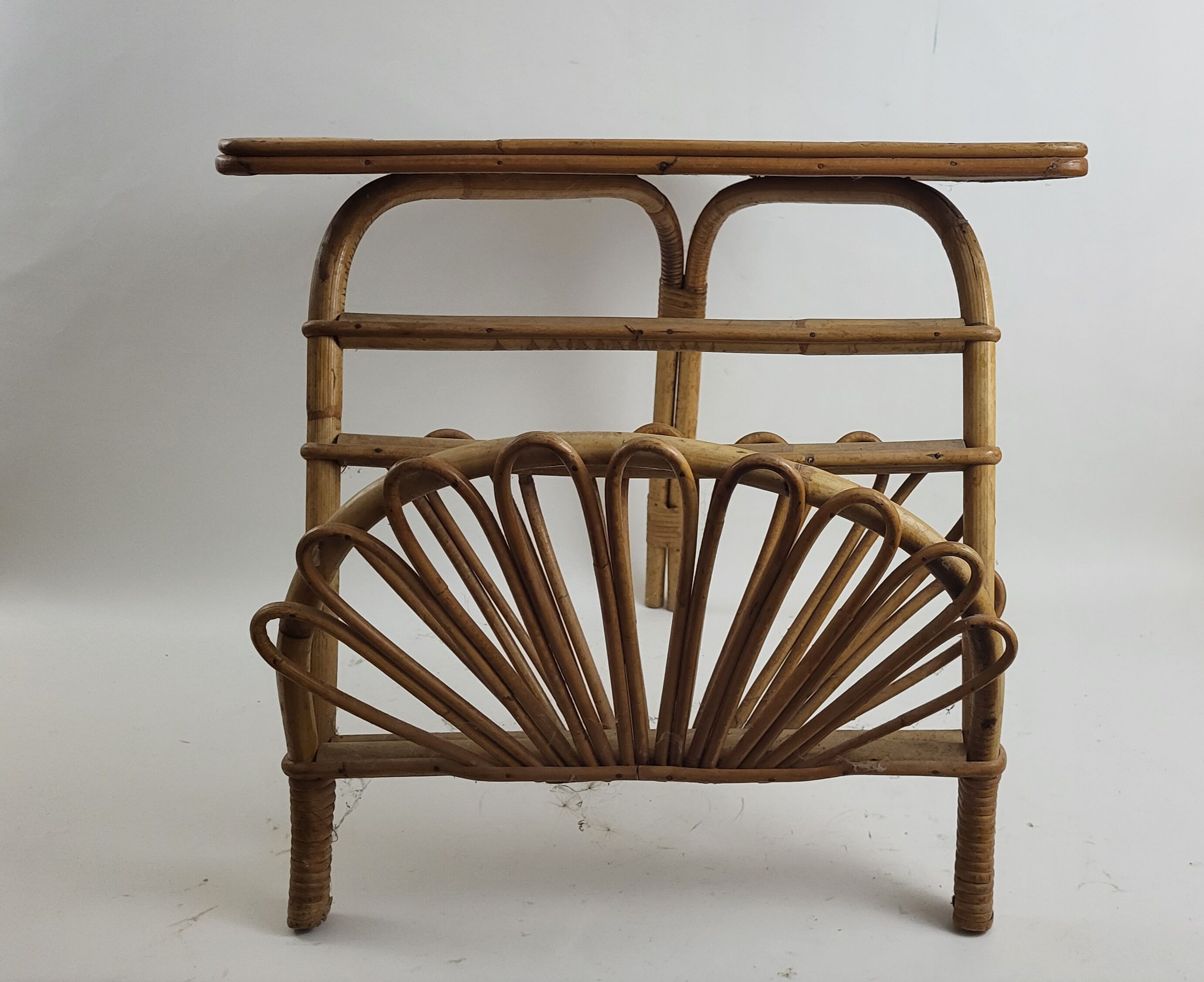 Rattan magazine door table