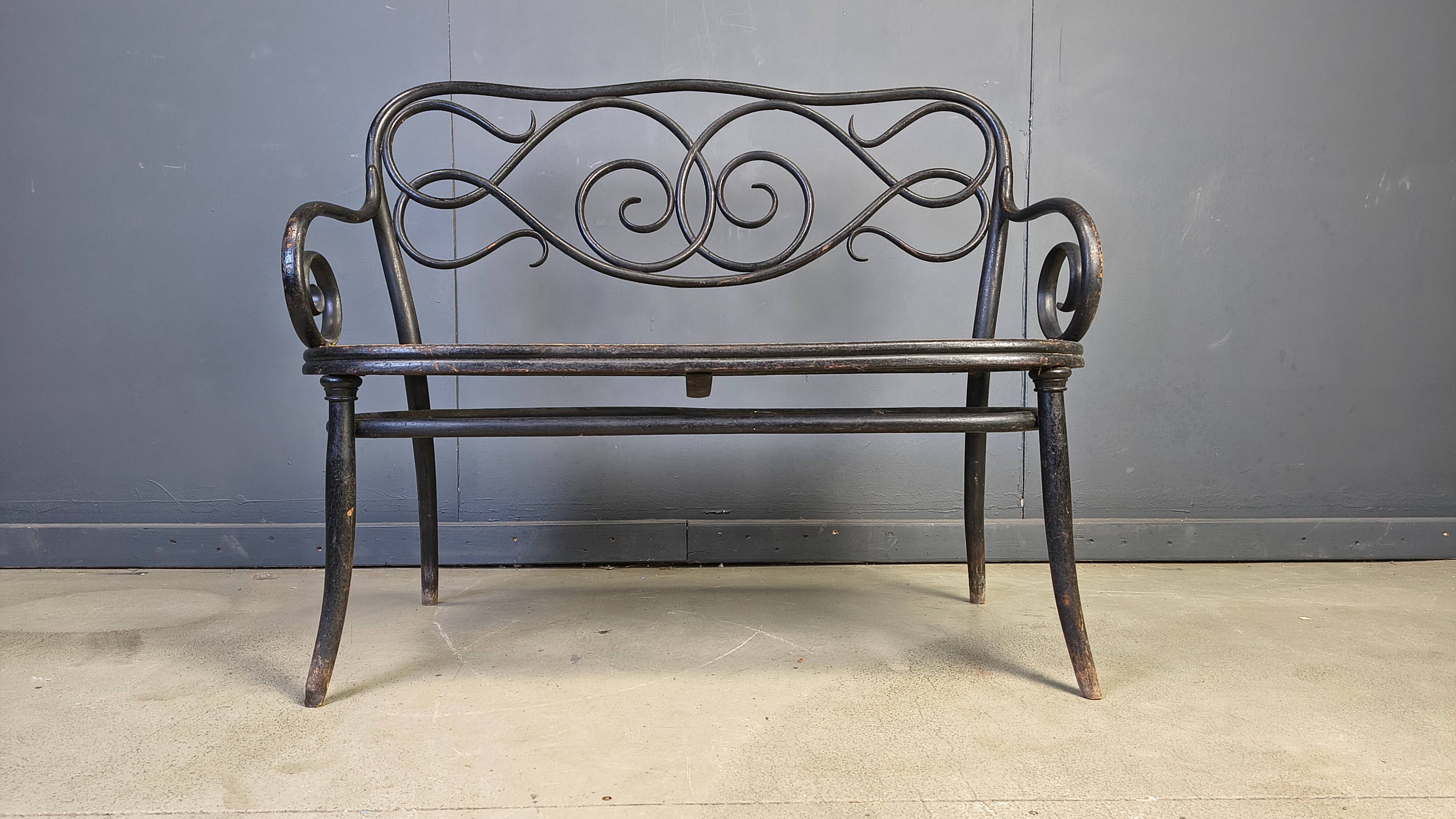 Art nouveau settee no. 2 in bent wood and cane by Thonet Brothers, Austria 1900s