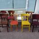 8 chaises de bistrot en bois dépareillées - vintage
