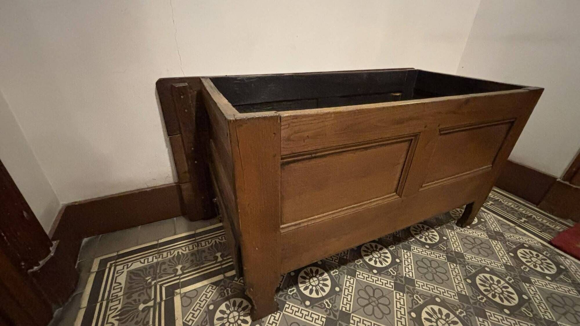 Old XIX solid dark wood dresser