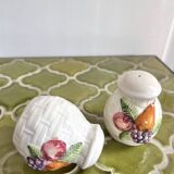 Salt and pepper shaker set