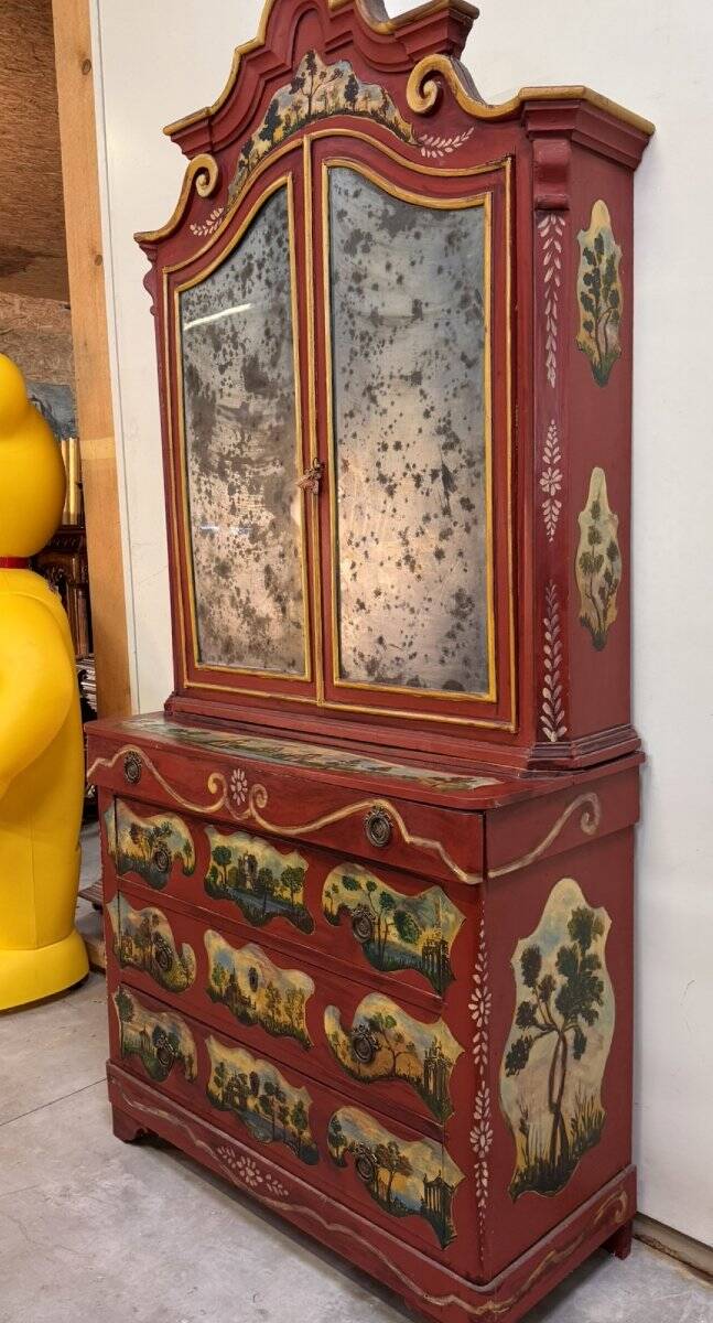 Cabinet bibliothéque Venitien style Louis XV en bois laqué