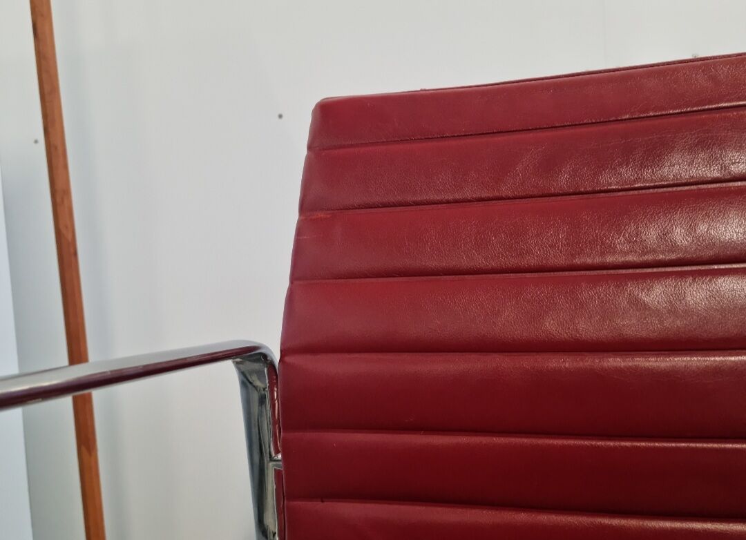 Ea 108 armchair by Charles & Ray Eames, Vitra edition