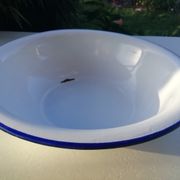 Bassine en tôle émaillée