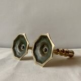 Paire d'anciens bougeoirs en laiton