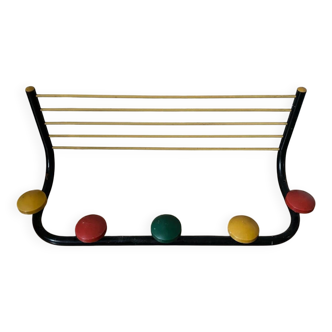 Scoubidou coat rack