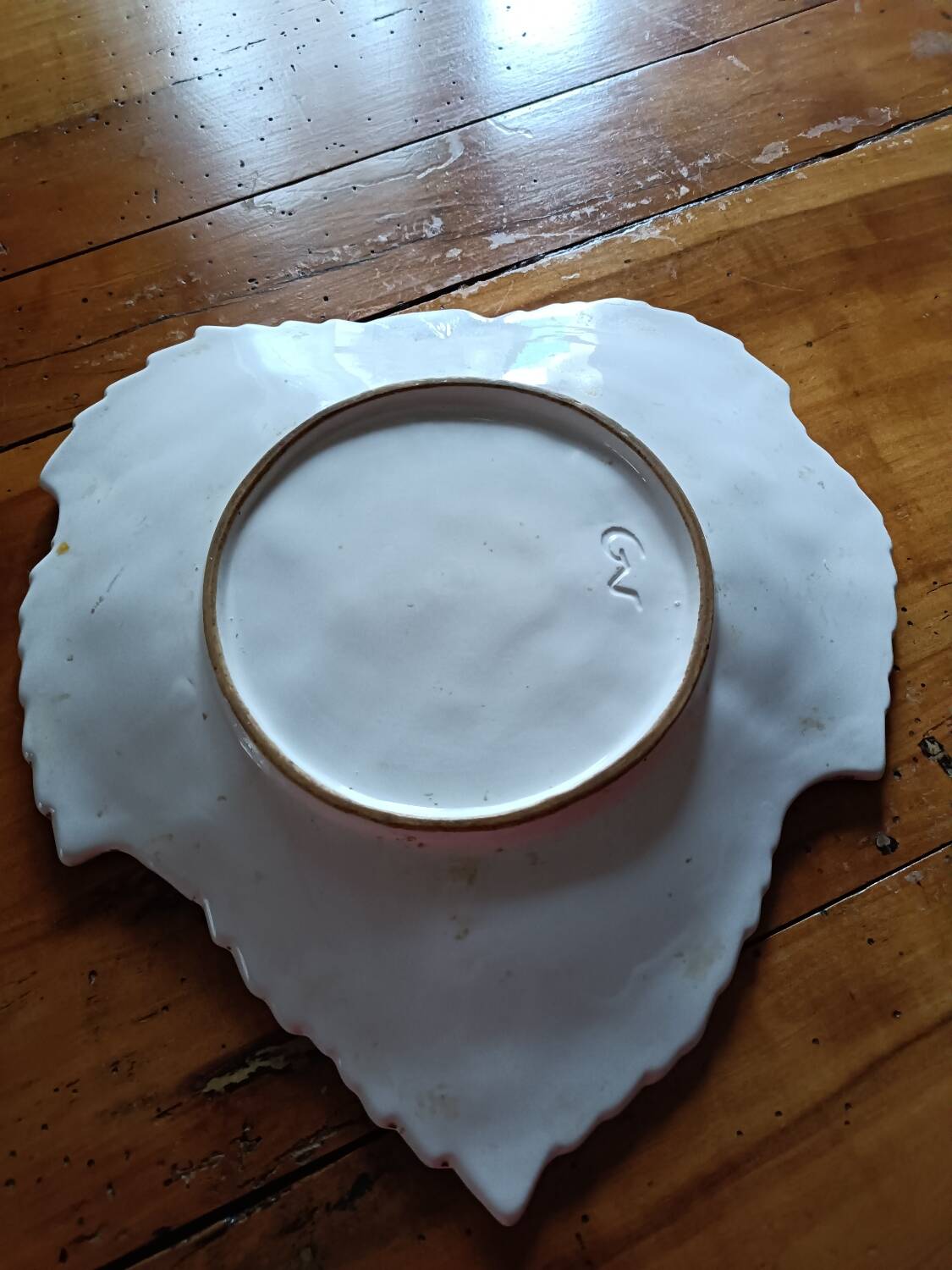 Vine leaf slip pocket emptier