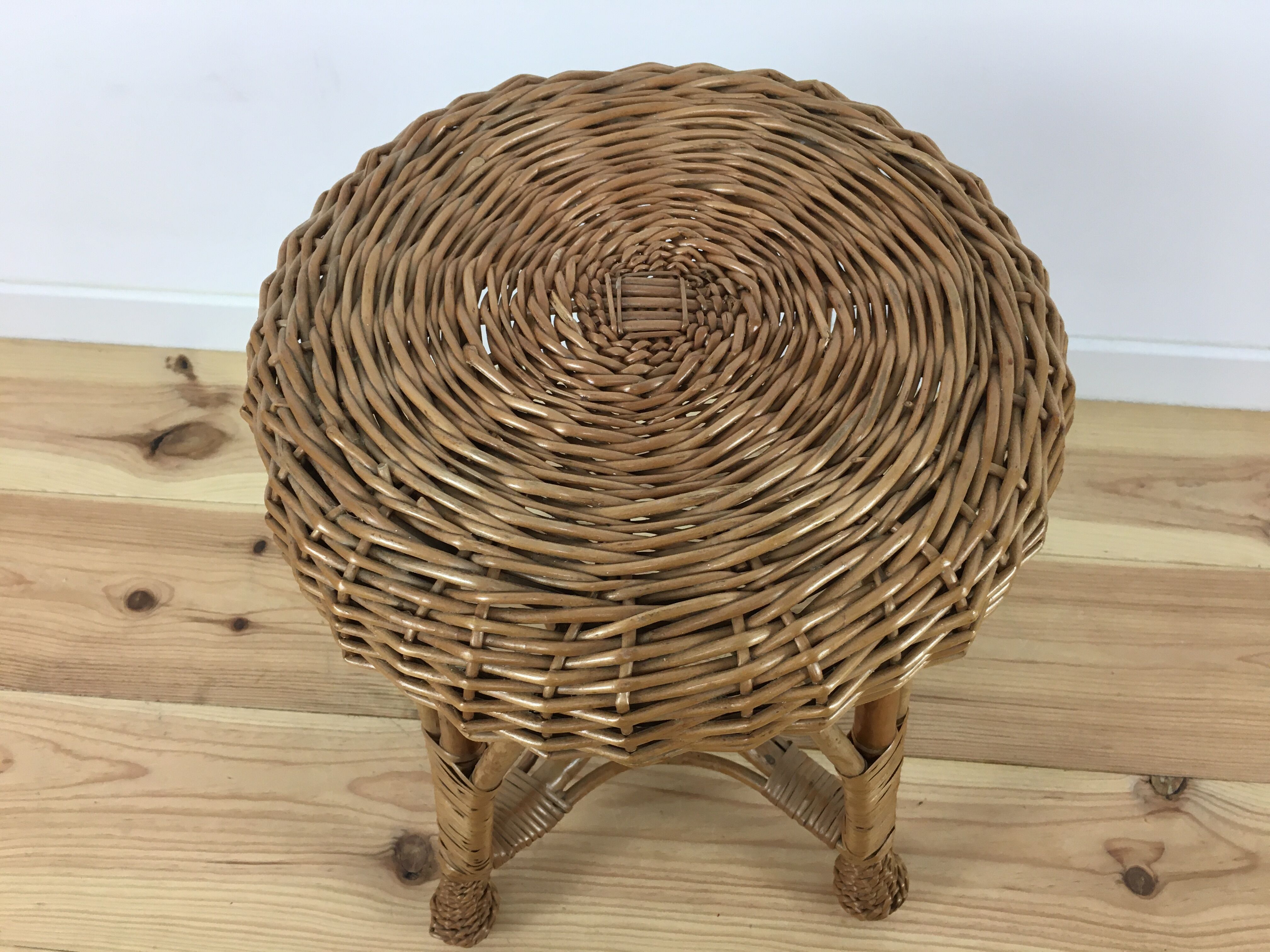 Tabouret en osier rotin