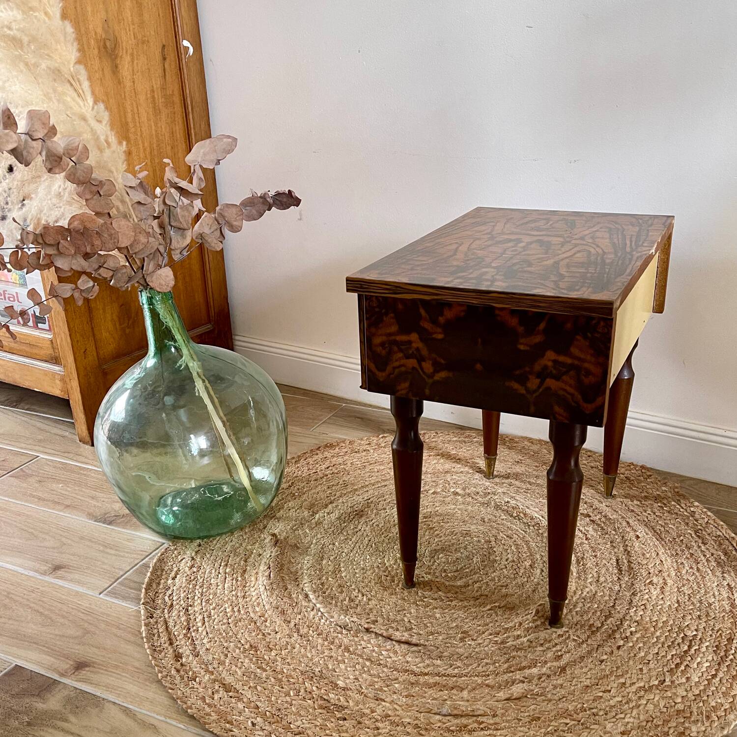 Table de chevet laquée