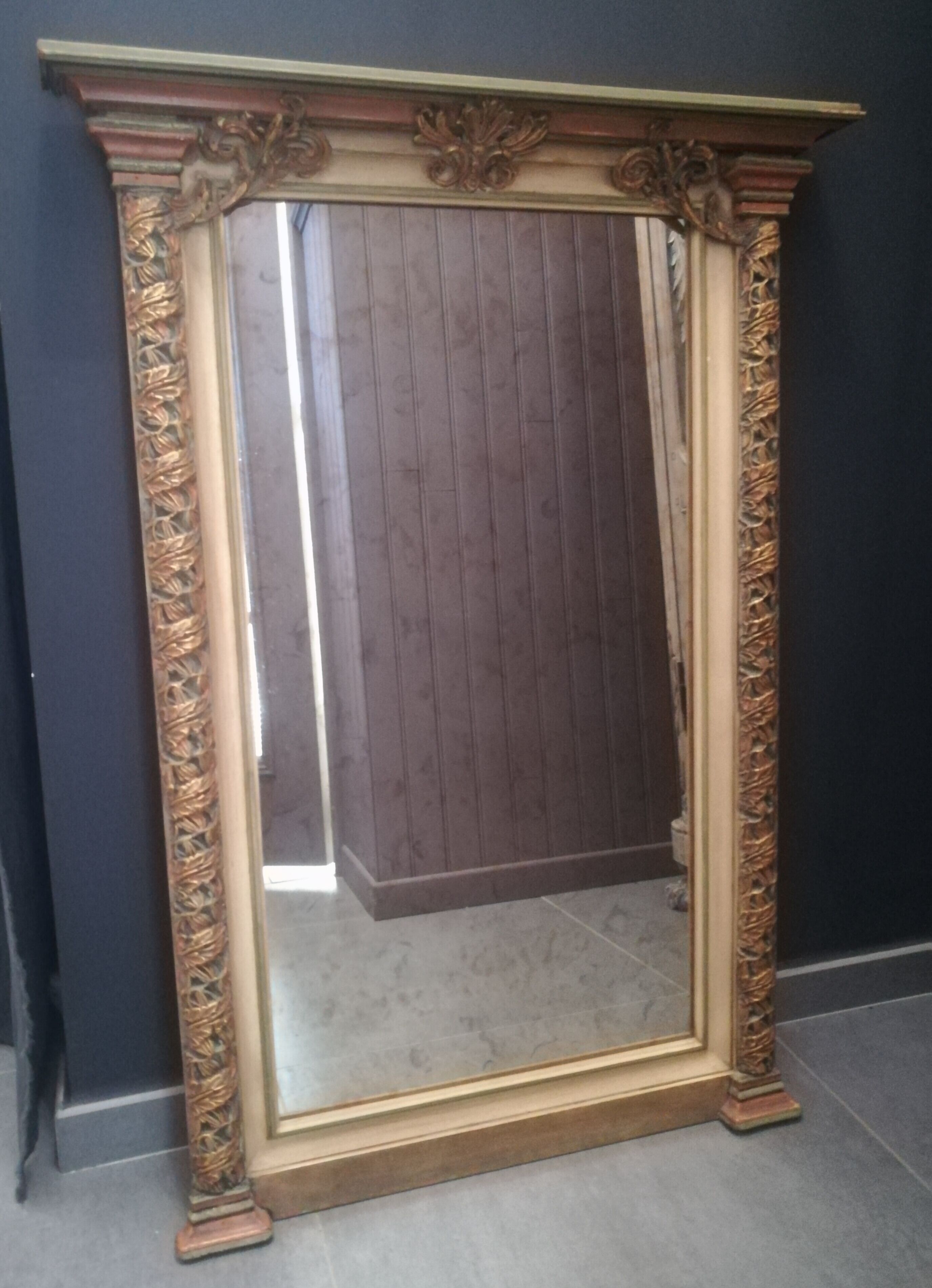 Miroir en bois et stuc polychrome 74x105cm