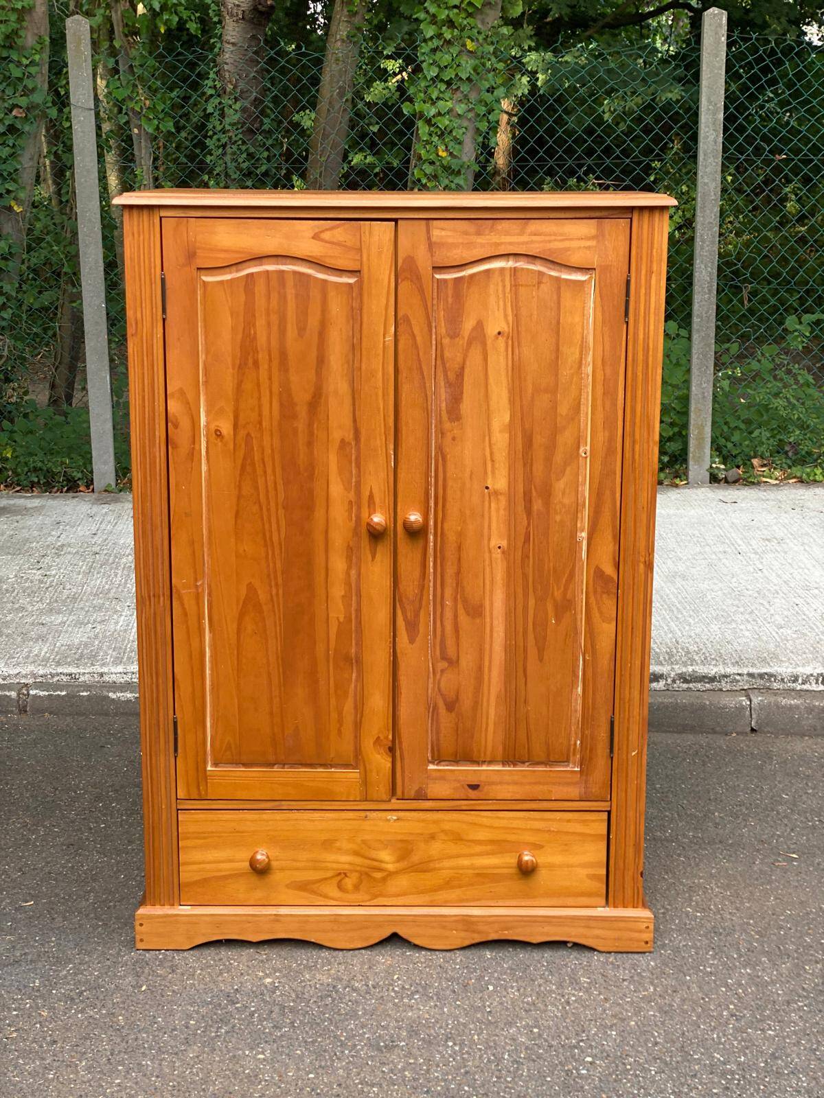 Solid wood chest of drawers from the 1980s.