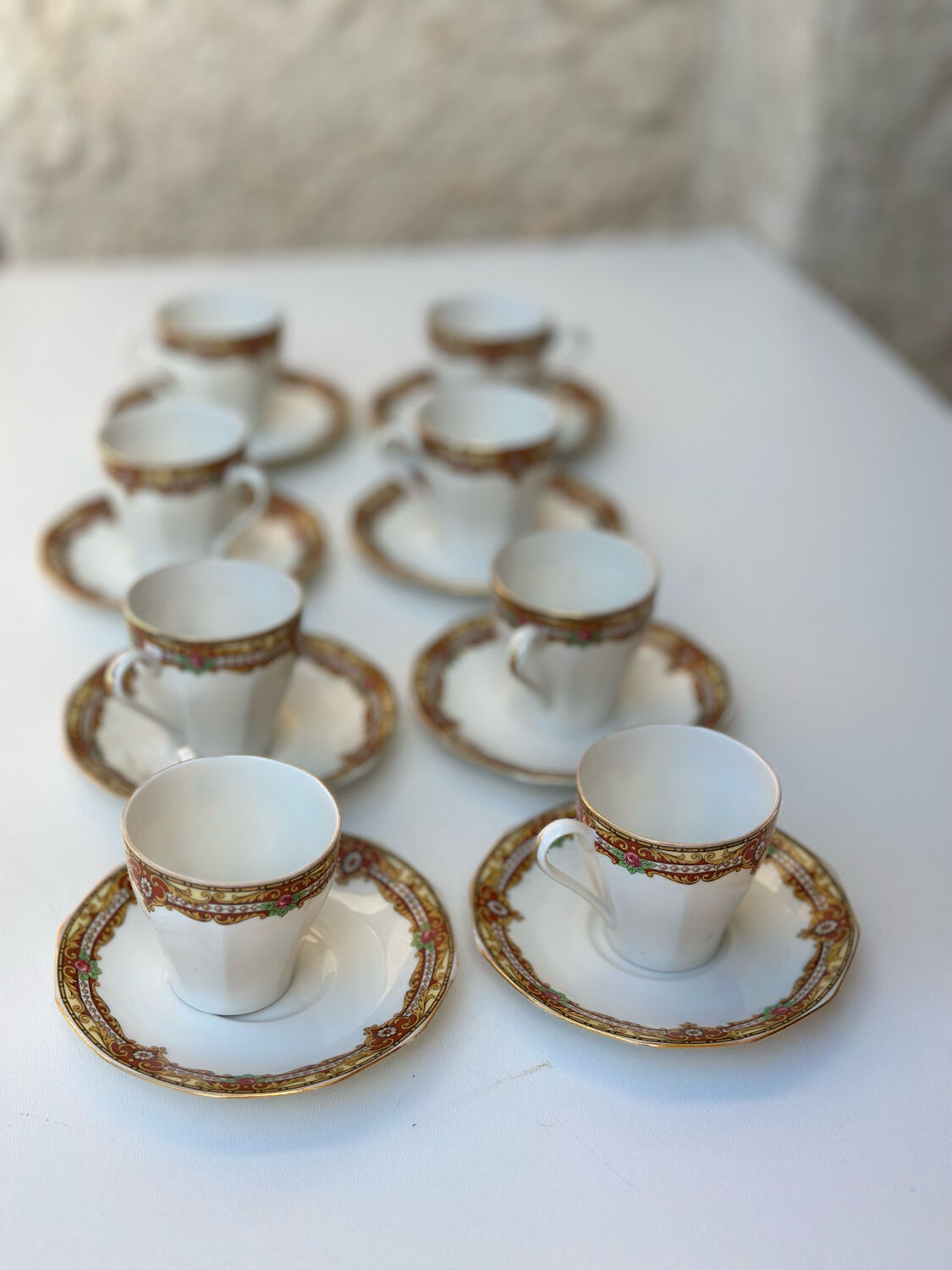 Service de 16 pièces composé de 8 tasses et 8 sous-tasses