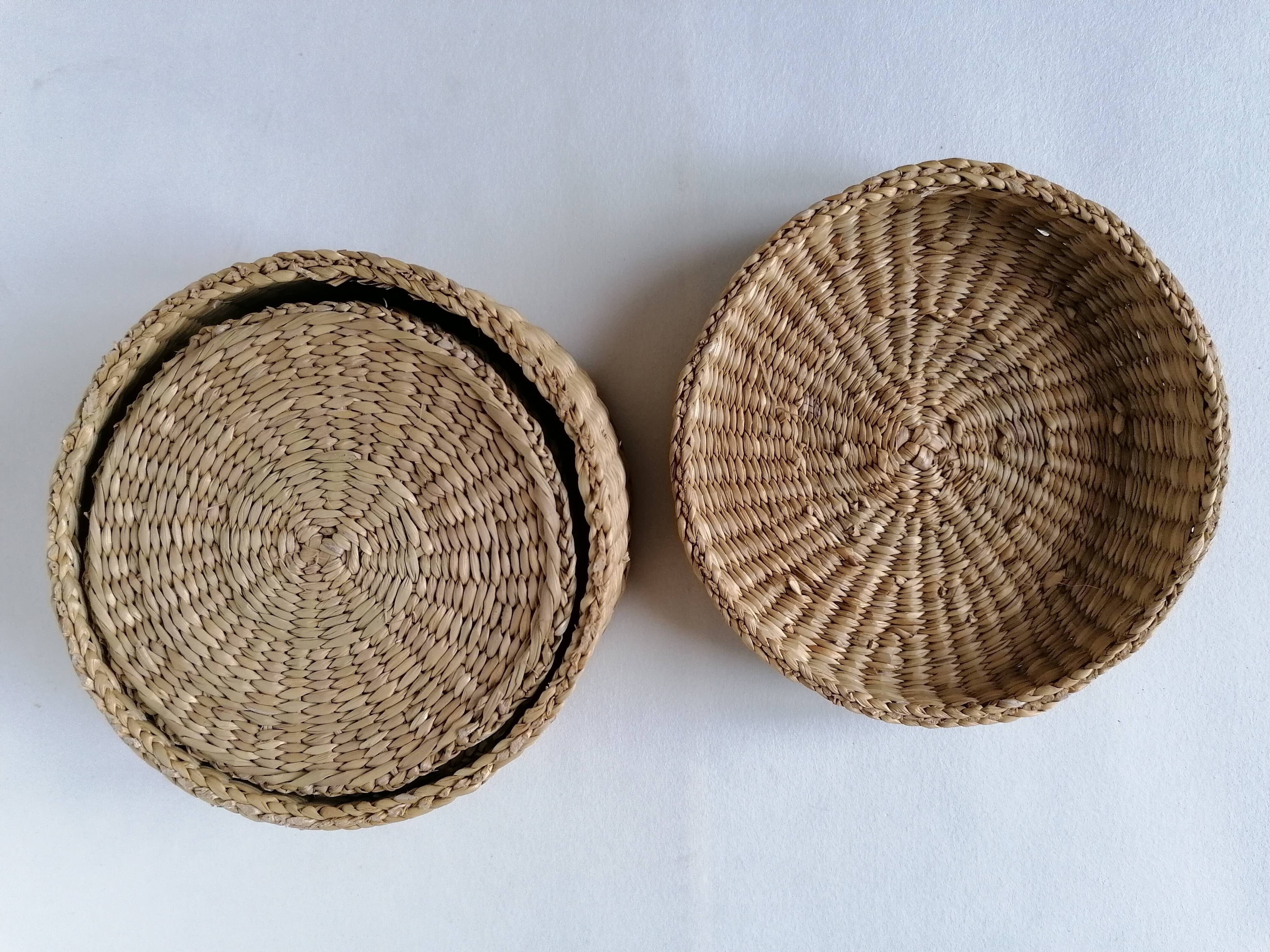 Set of 10 rattan coasters and its box