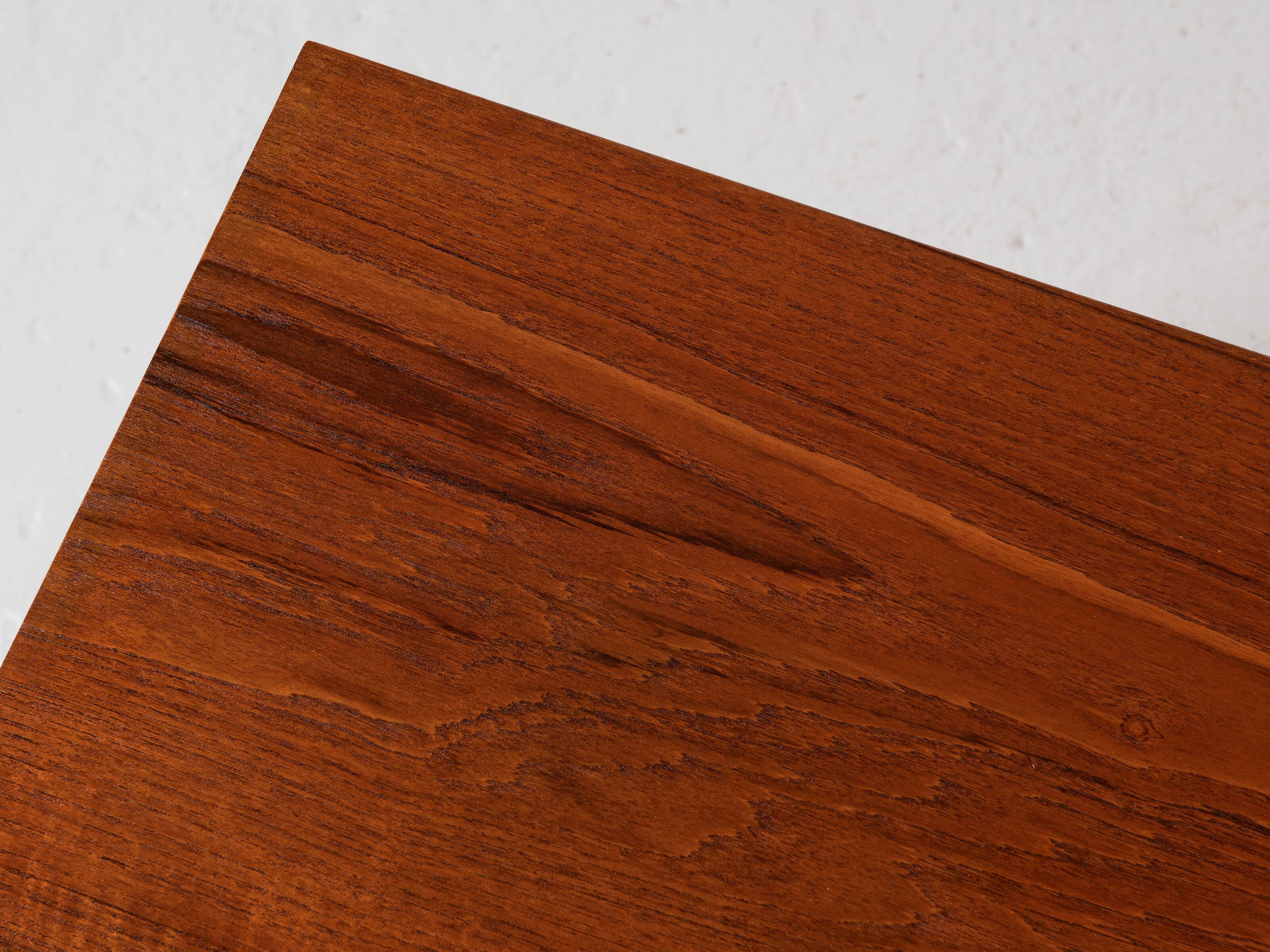 Midcentury Danish lowboard in teak with 2 sliding doors by Hundevad 1960s - 108cm