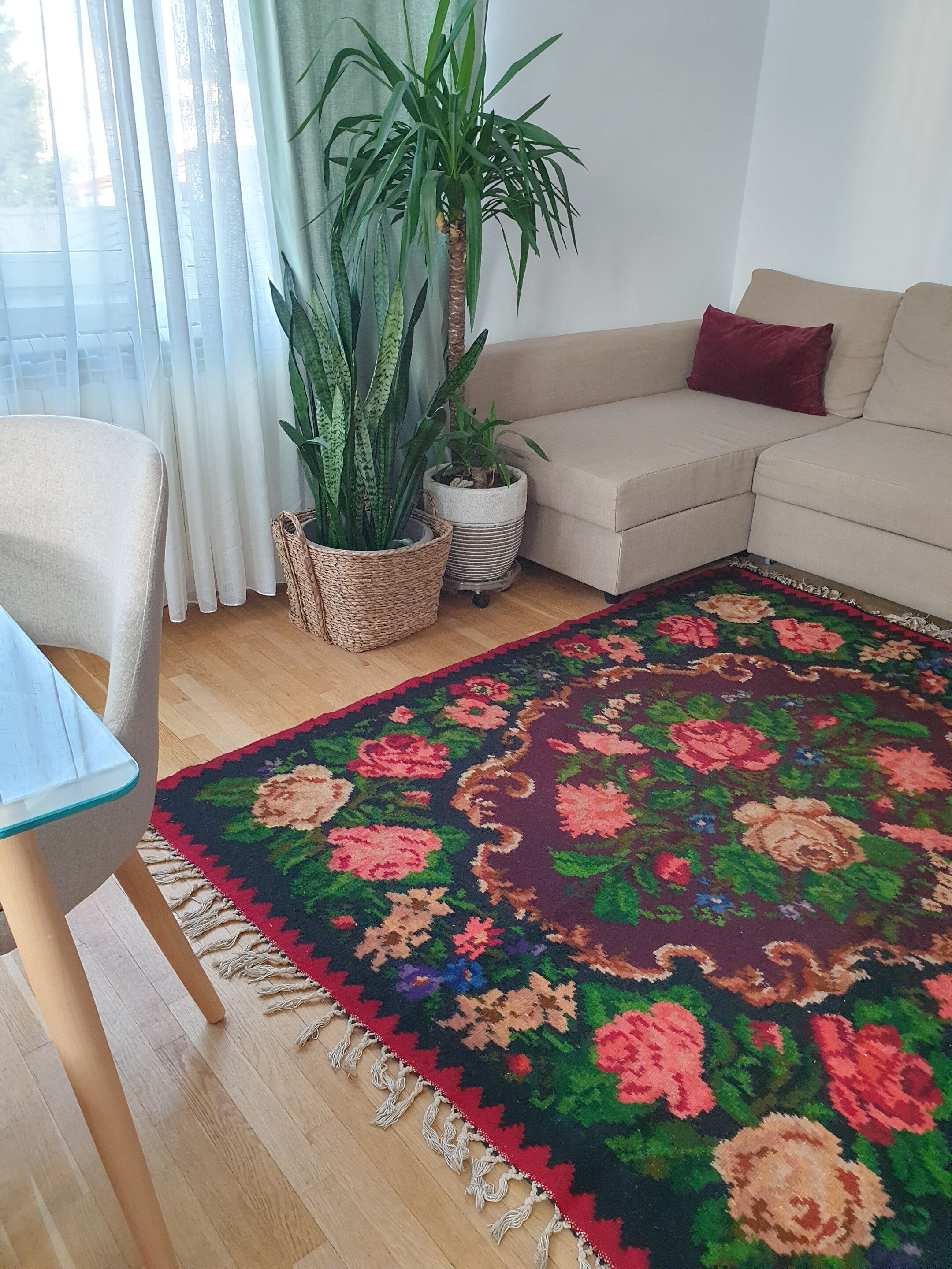 Moldavian wool handwoven floral rug - 210x162cm