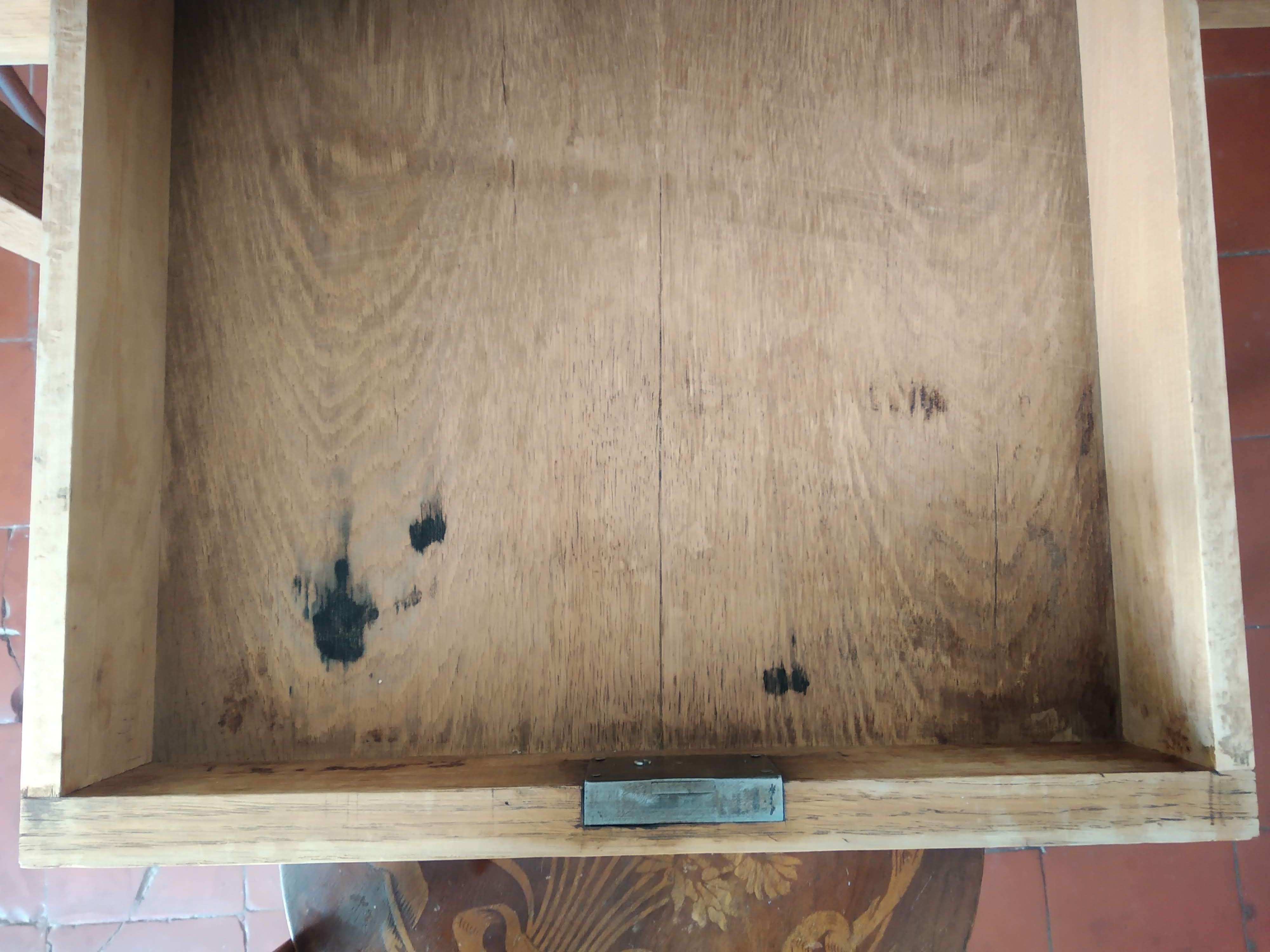 Antique oak table with 2 drawers