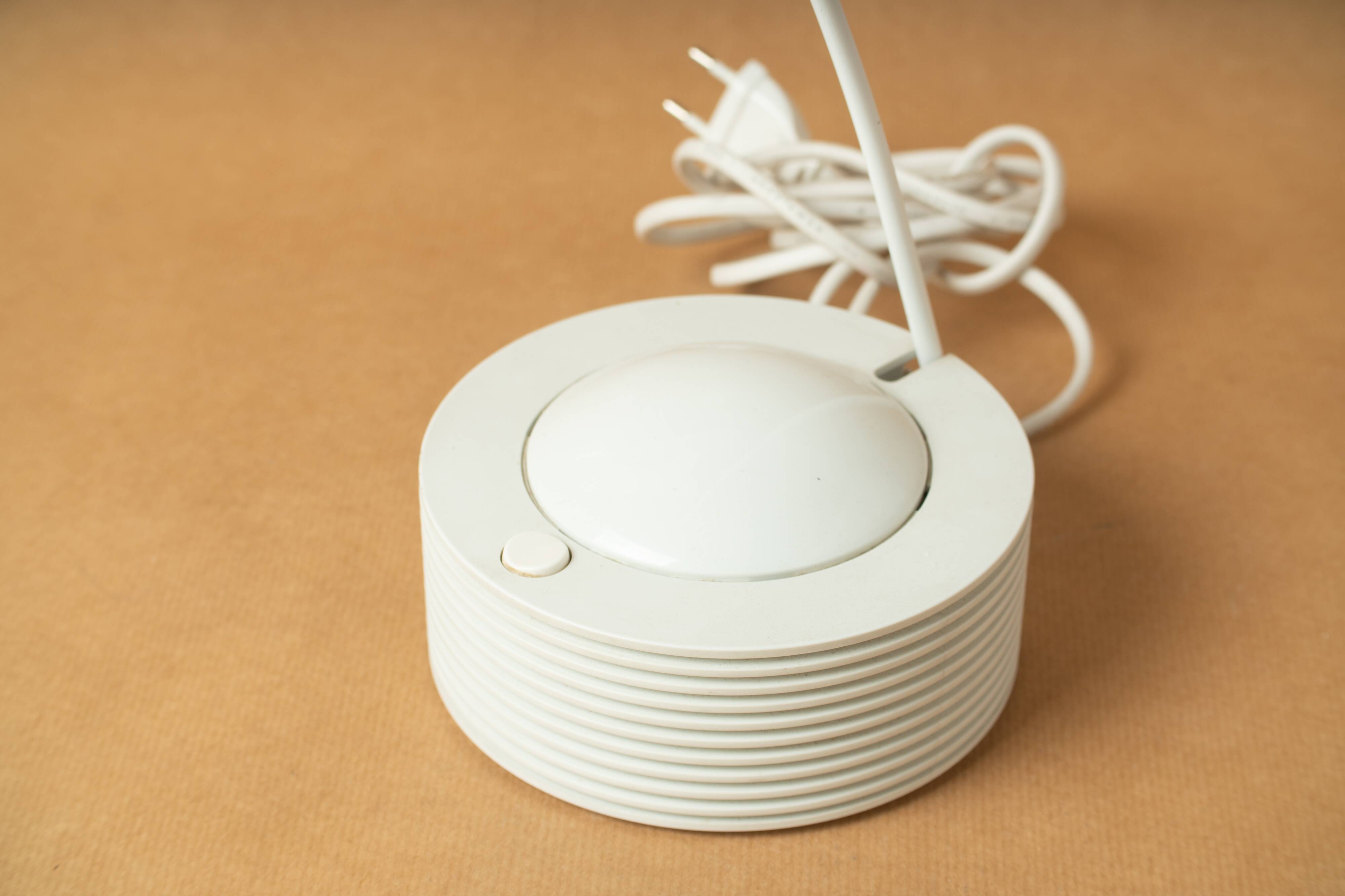 Desk table lamp vintage design 1980 reclining remote arm white