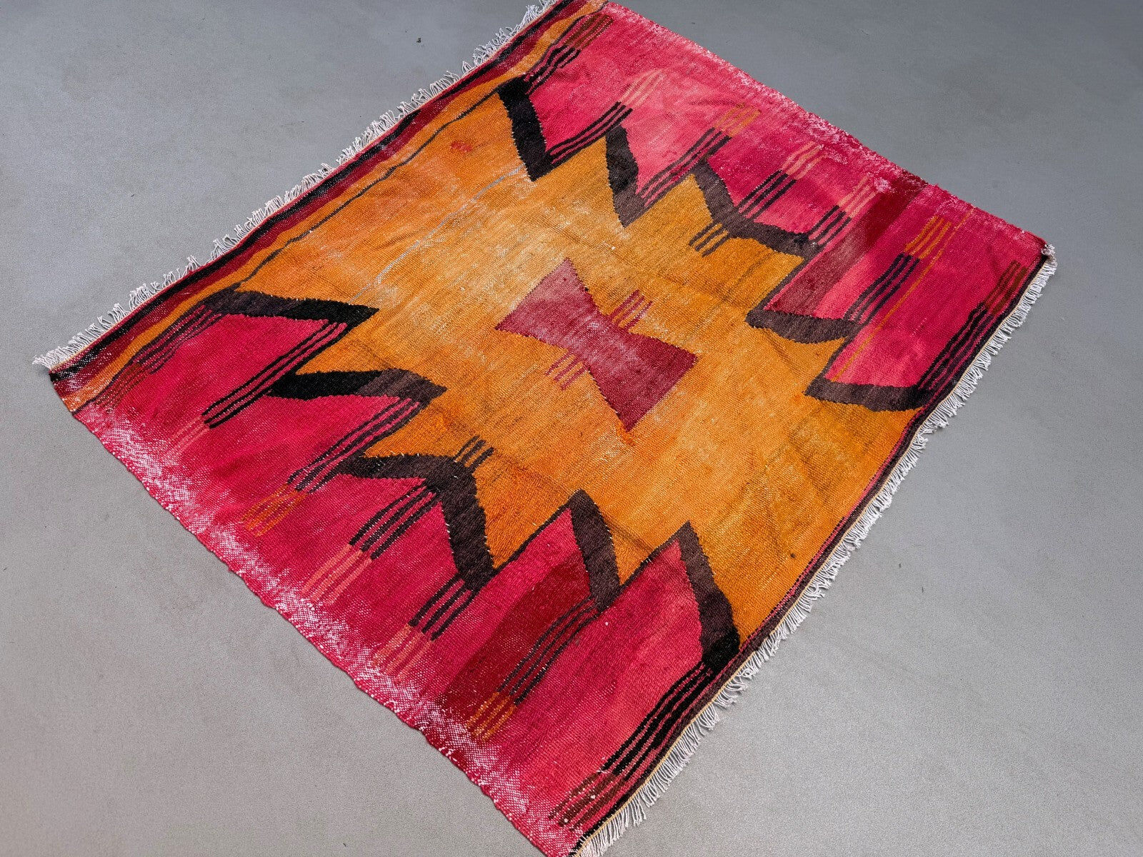 Medium vintage Turkish kilim rug 100x120 cm wool kelim, square 2550