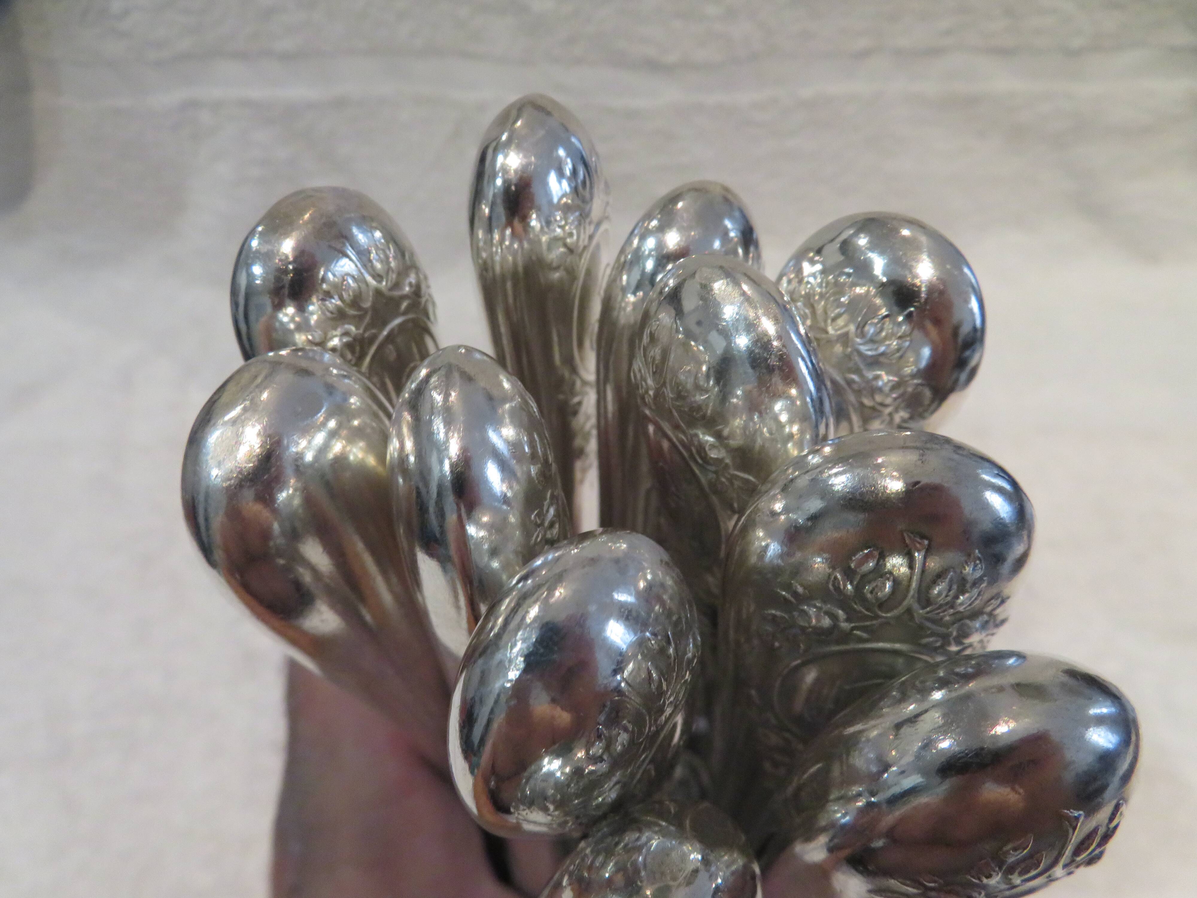 11 silver plated table knives, Ercuis goldsmith, Louis XVI roses model