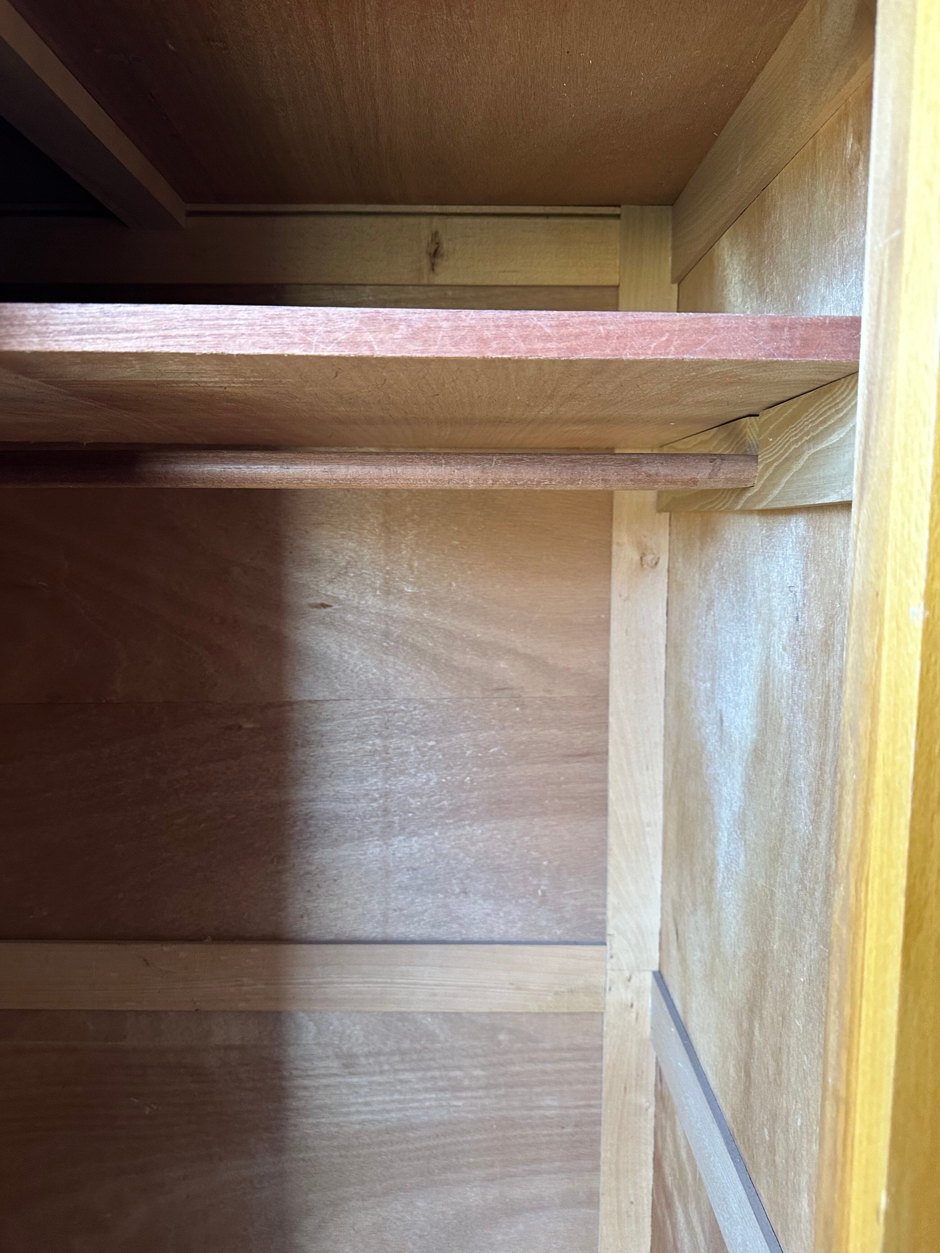 Wardrobe foot compass