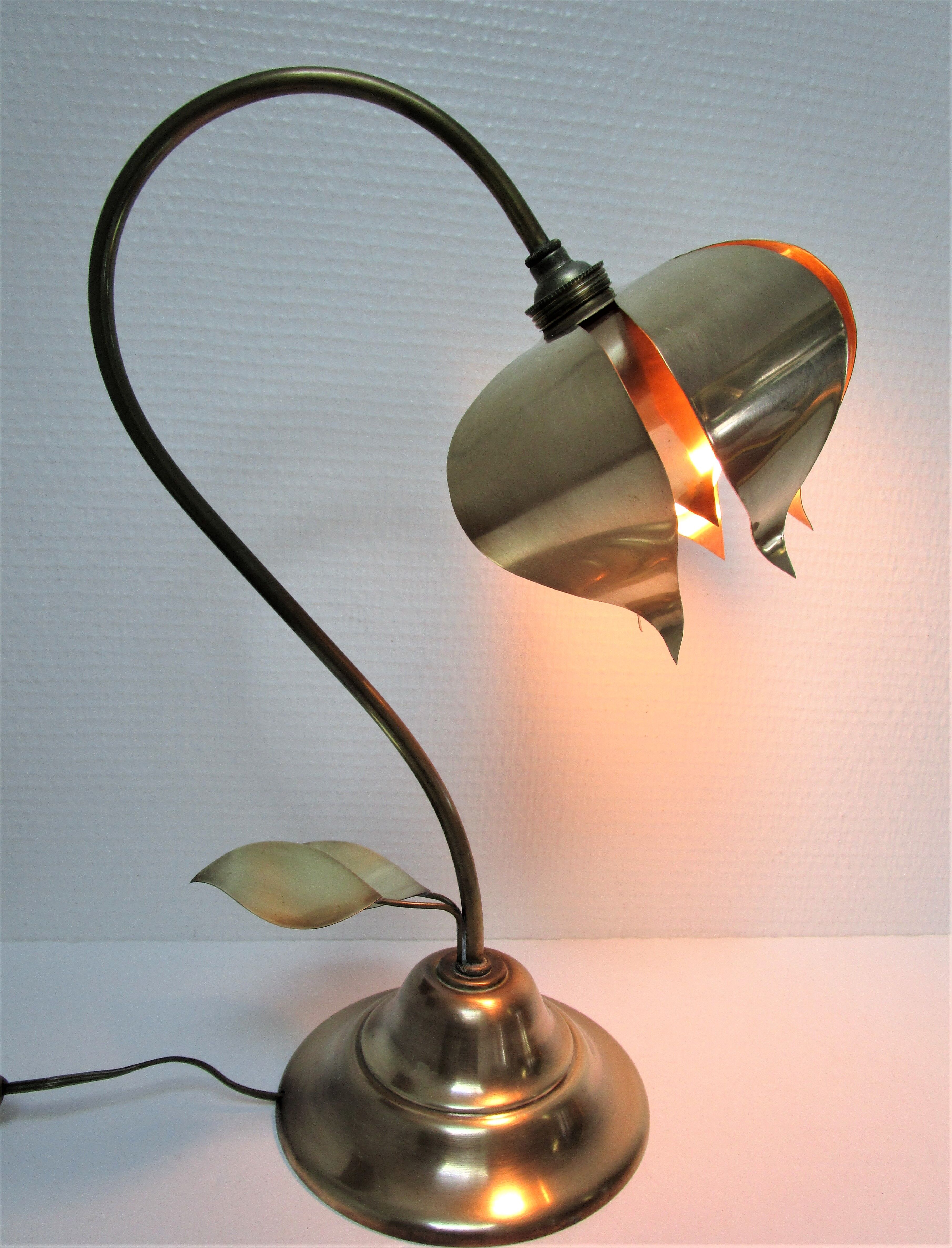 Stylized lotus flower lamp vintage brass 70s