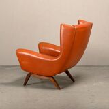 Illum Wikkelsø Wingback Armchair Model 110 in Cognac Leather, Denmark 1960s