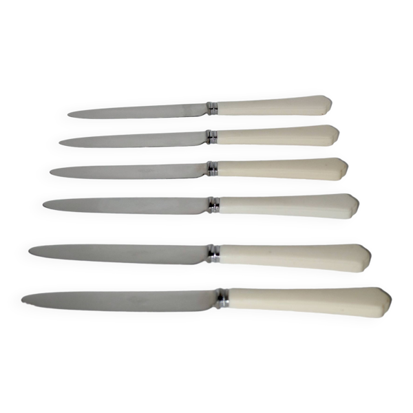 ensemble de 6 petits couteaux blancs en bakélite 1960