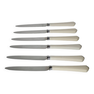 ensemble de 6 petits couteaux blancs en bakélite 1960