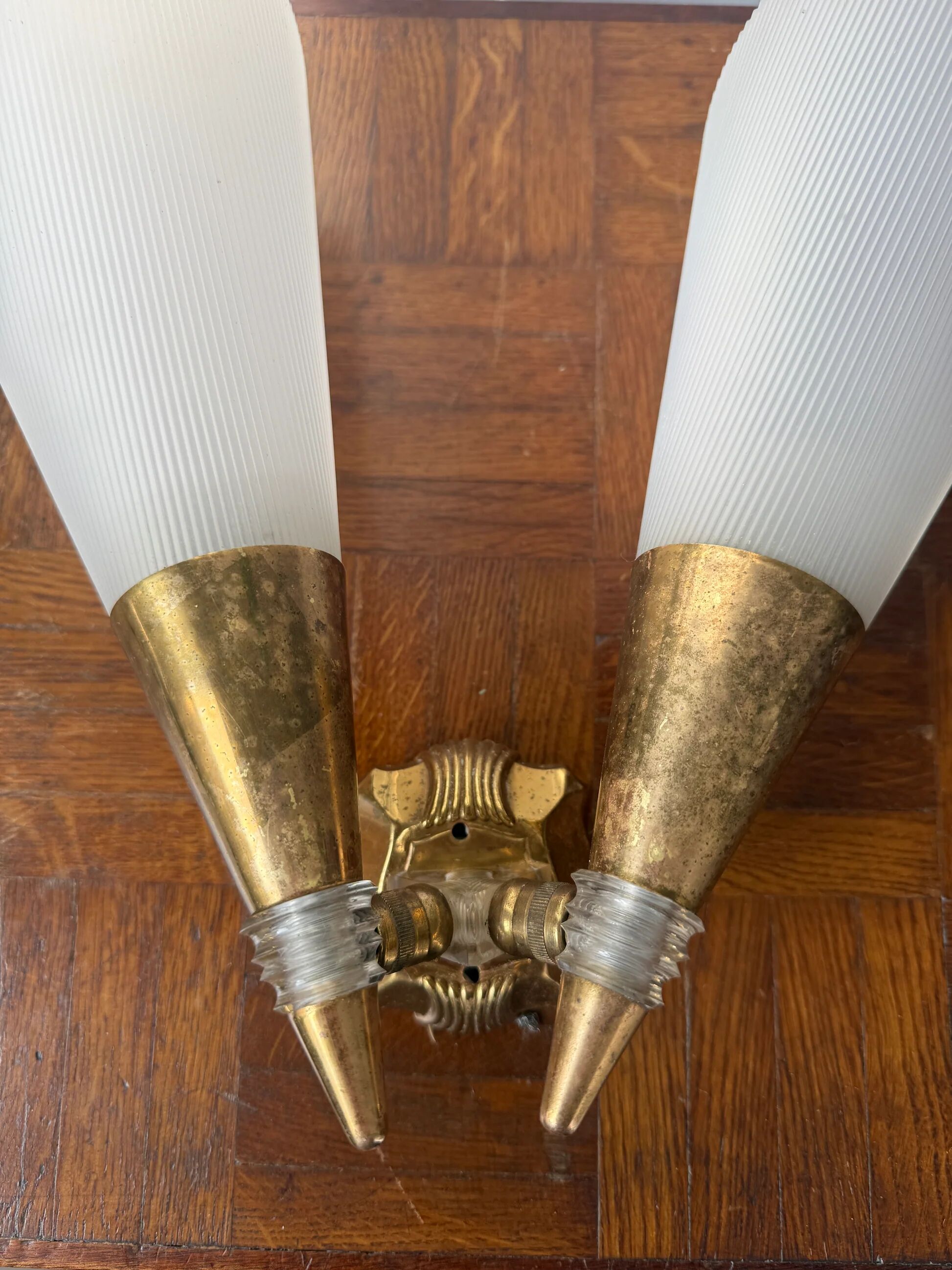 Wall lamp in brass and plastic