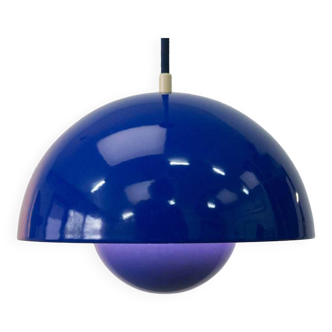 Blue enamel flowerpot – Verner Panton – Louis Poulsen