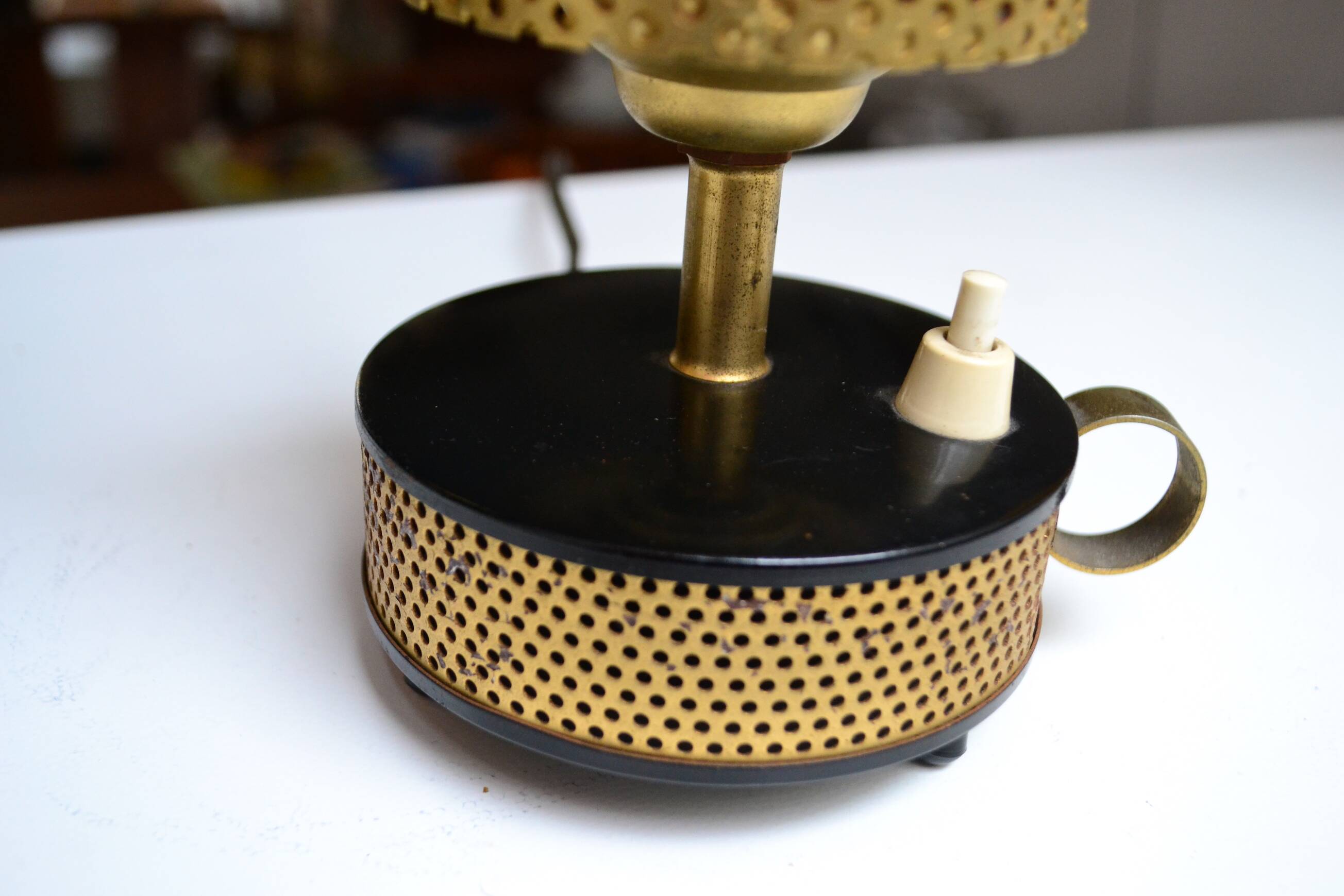 Paire de lampes métal perforé style Mategot années 50