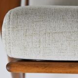 Fauteuil scandinave restauré avec repos-pieds, icône des années 60, tissu marron, teck