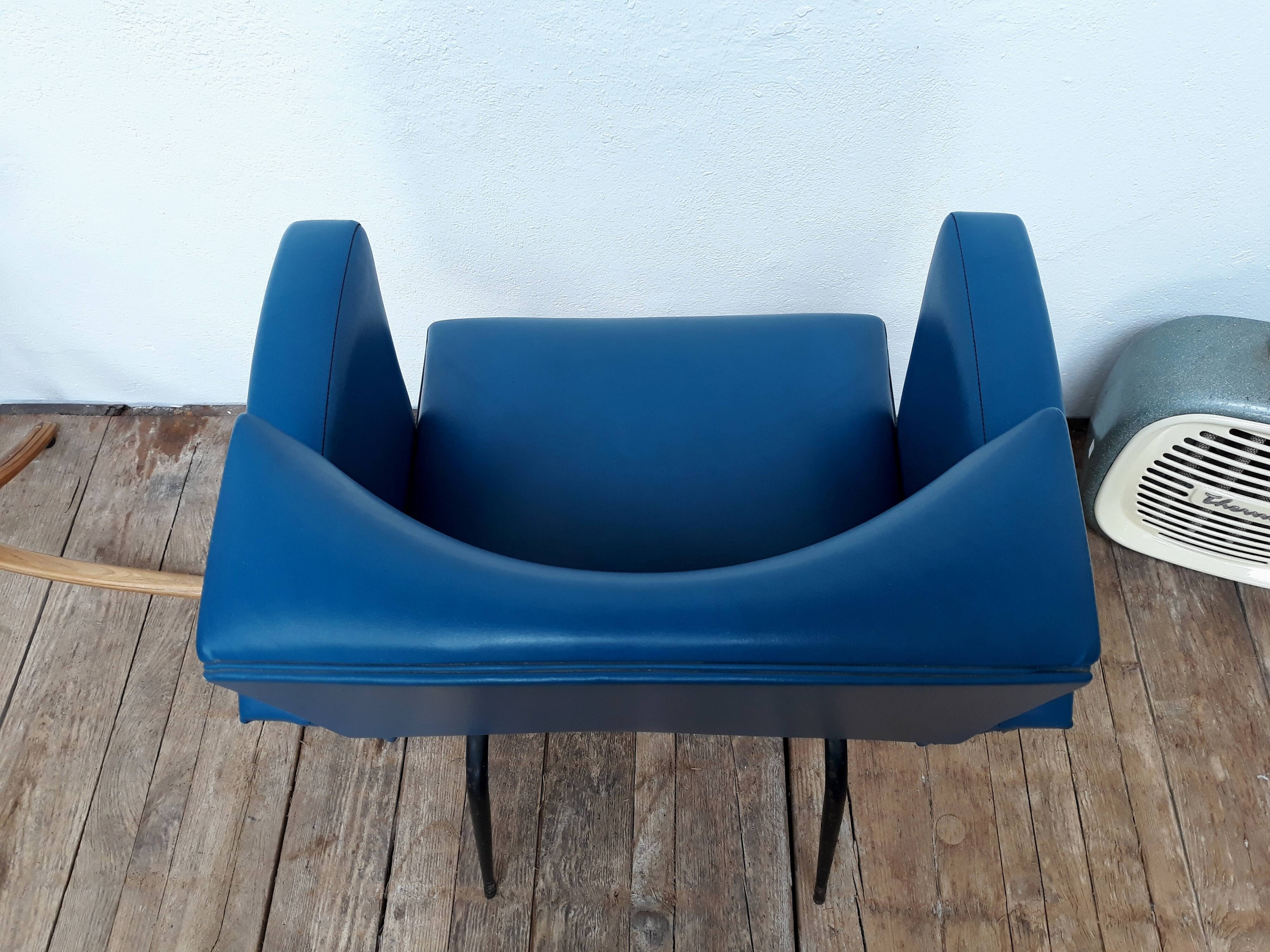 Fauteuil vintage en skaï et pieds métal