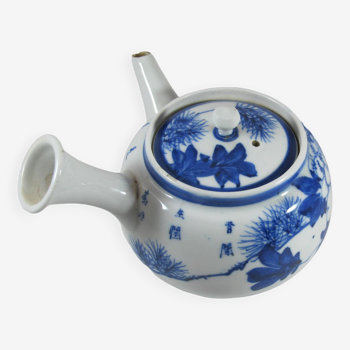 Petite théière en porcelaine bleu blanc chinoise ou japonaise début 20è siècle
