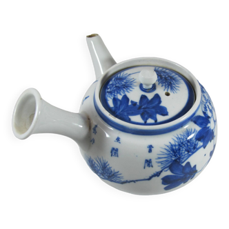 Petite théière en porcelaine bleu blanc chinoise ou japonaise début 20è siècle