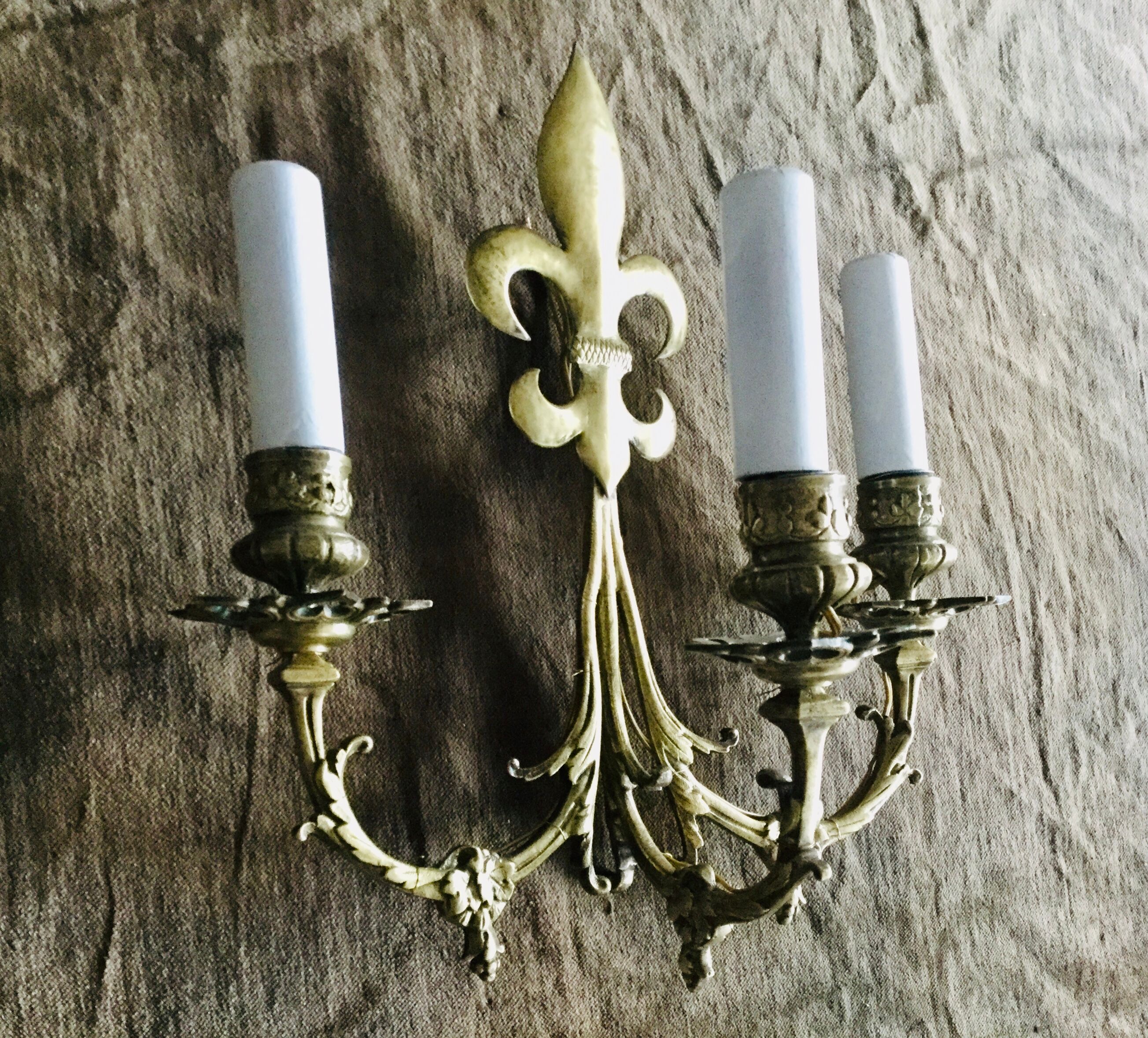 Pair of sconces flowers of lys bronze 3 lights