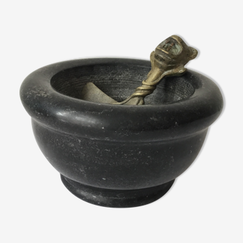 Marble mortar and its ethnic chopper