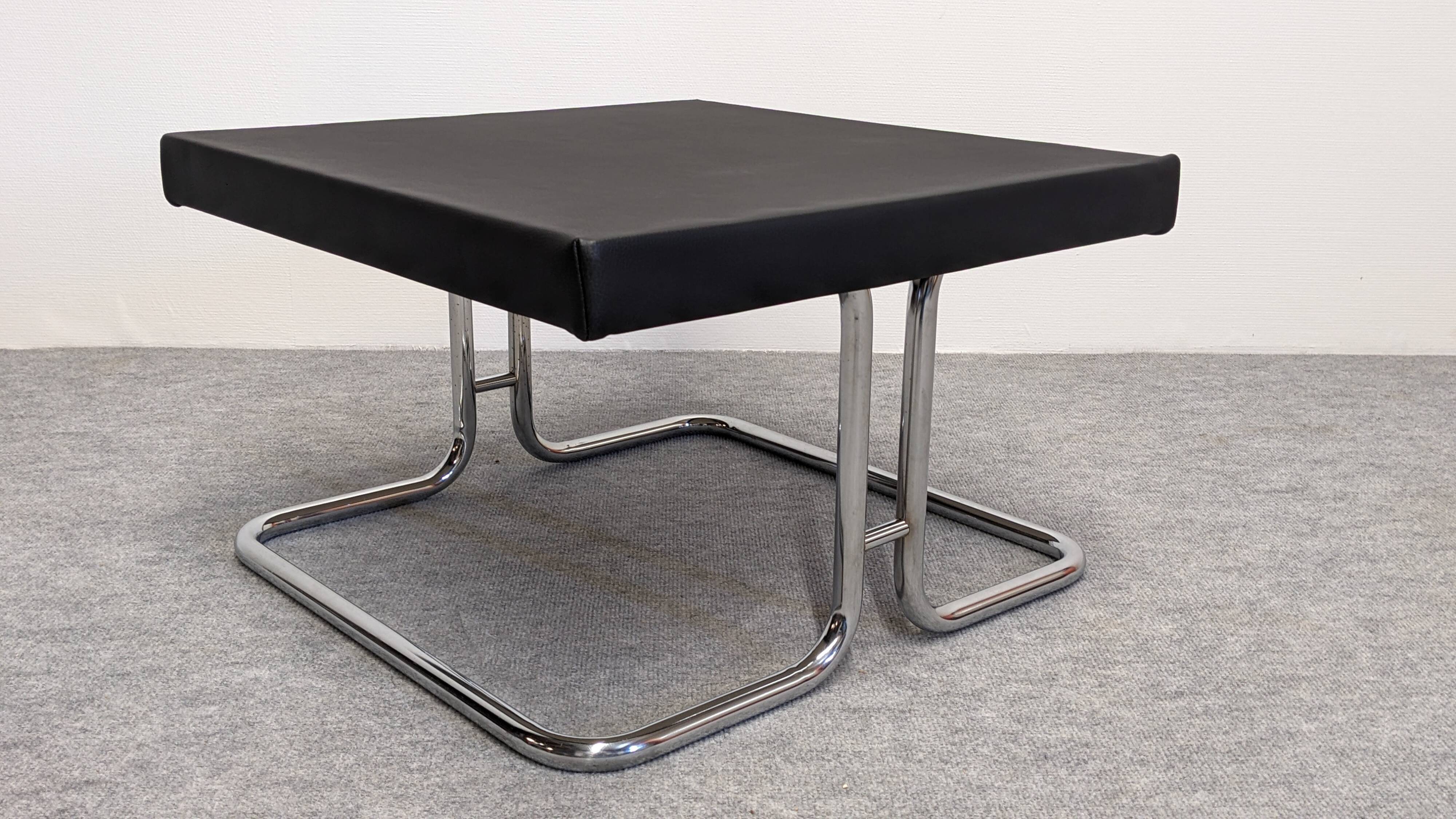 Tubular Space Age coffee table or side table, France circa 1970.