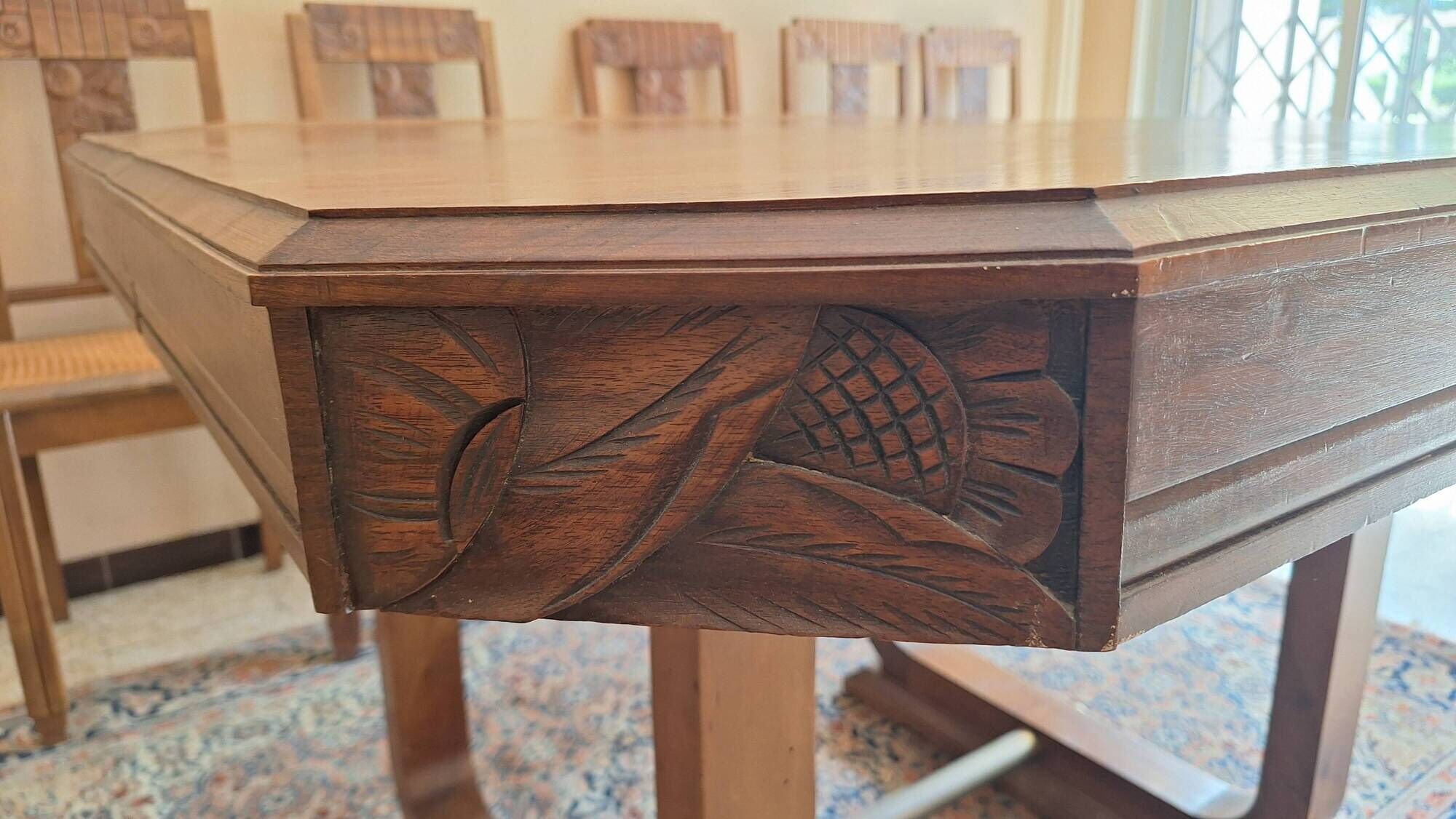 Beautiful square dining table in solid walnut, Art Deco style / 1930s.