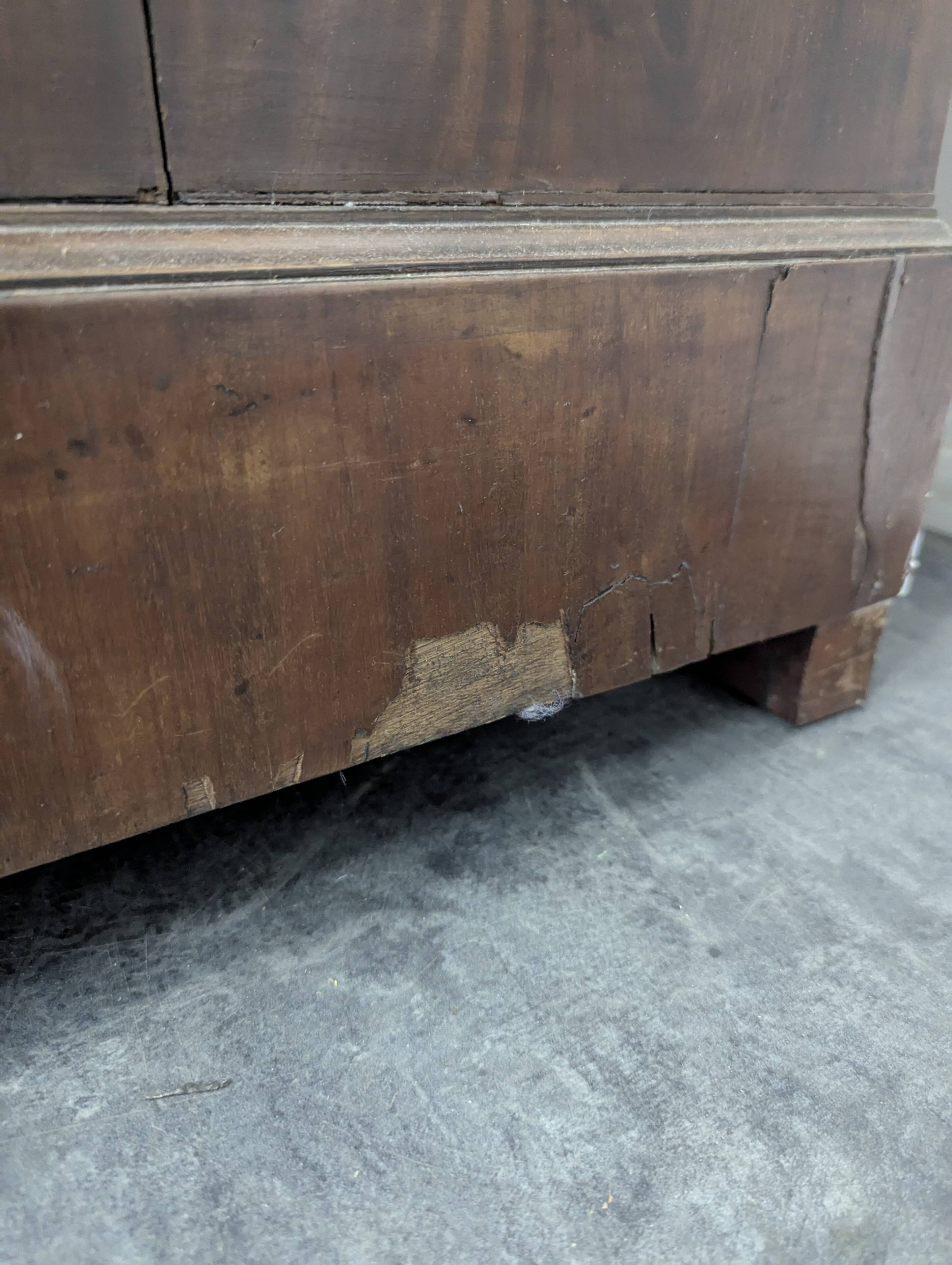 Restoration period chest of drawers with bronze ornaments