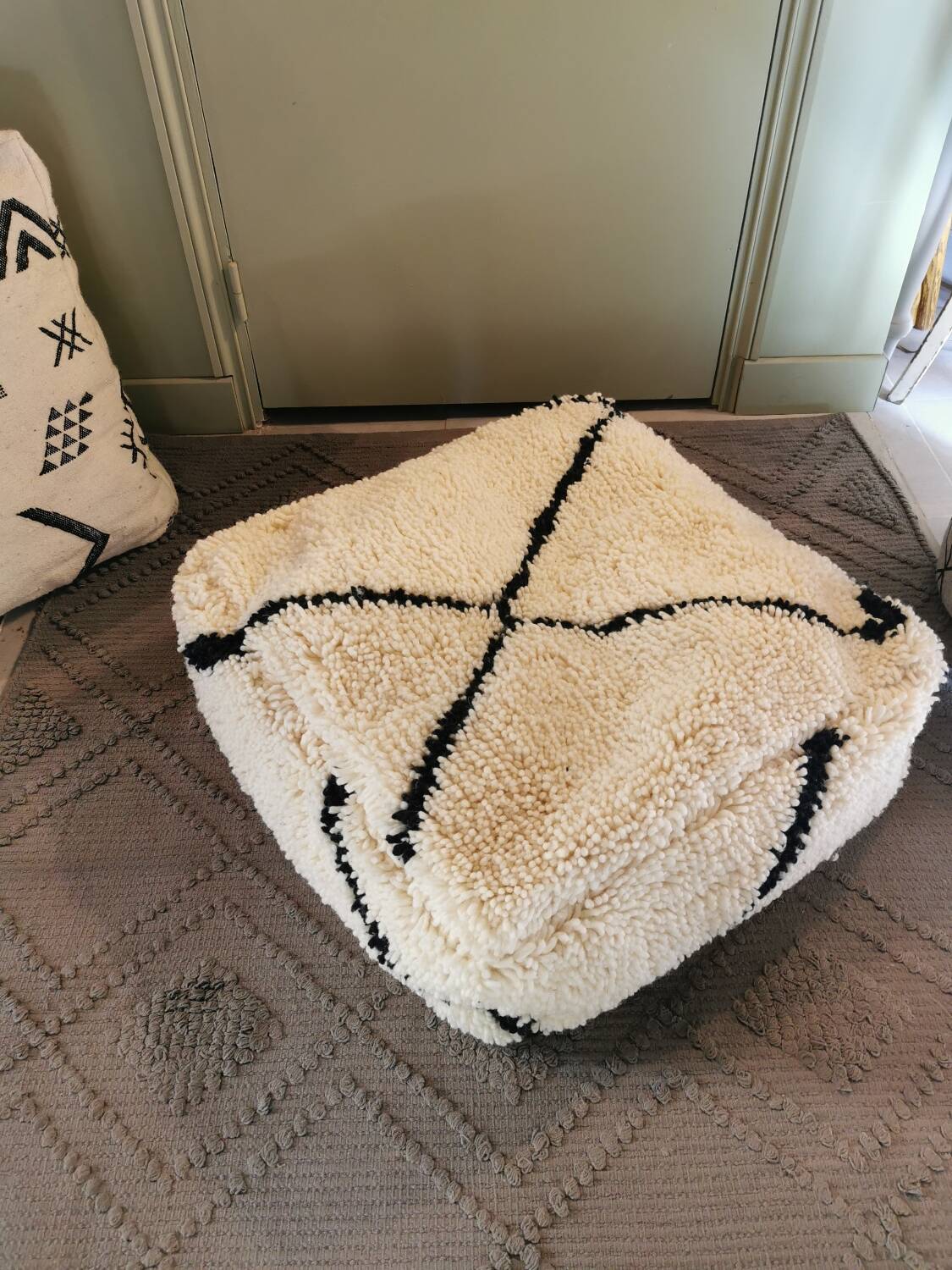 Benin Ouarain pure wool pouf