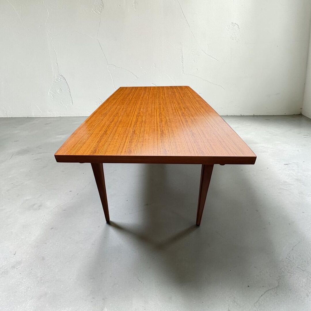 Scandinavian extendable dining table in Teak 1960