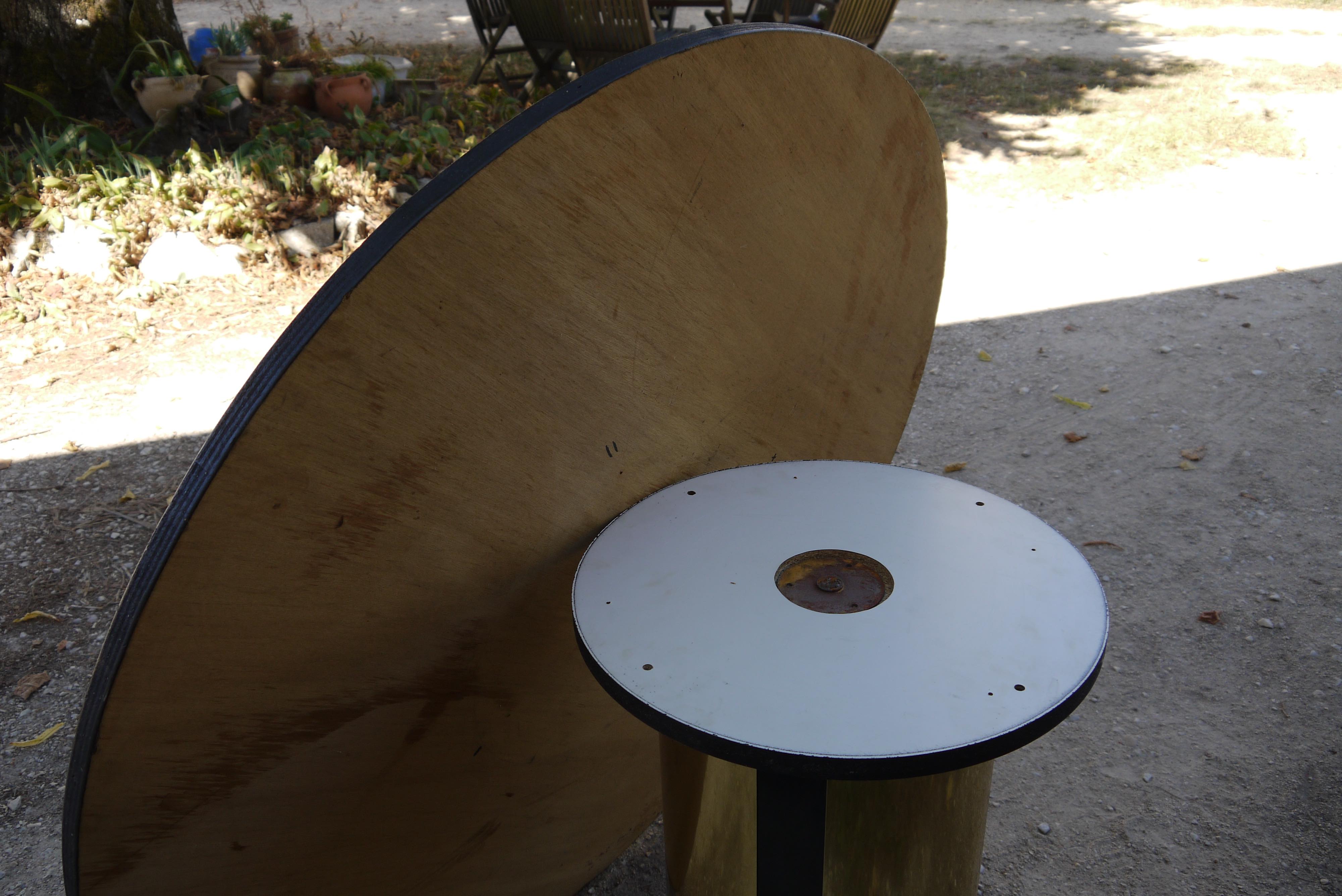 Central table leg gilded and black