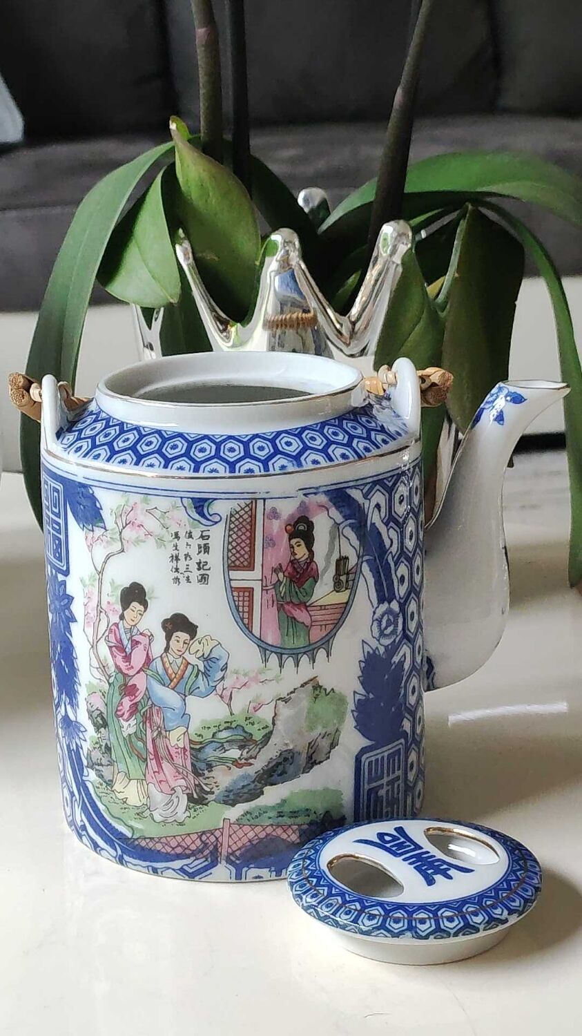 Japanese fine porcelain teapot, Geisha/cherry blossom patterns, Bamboo imitation handle