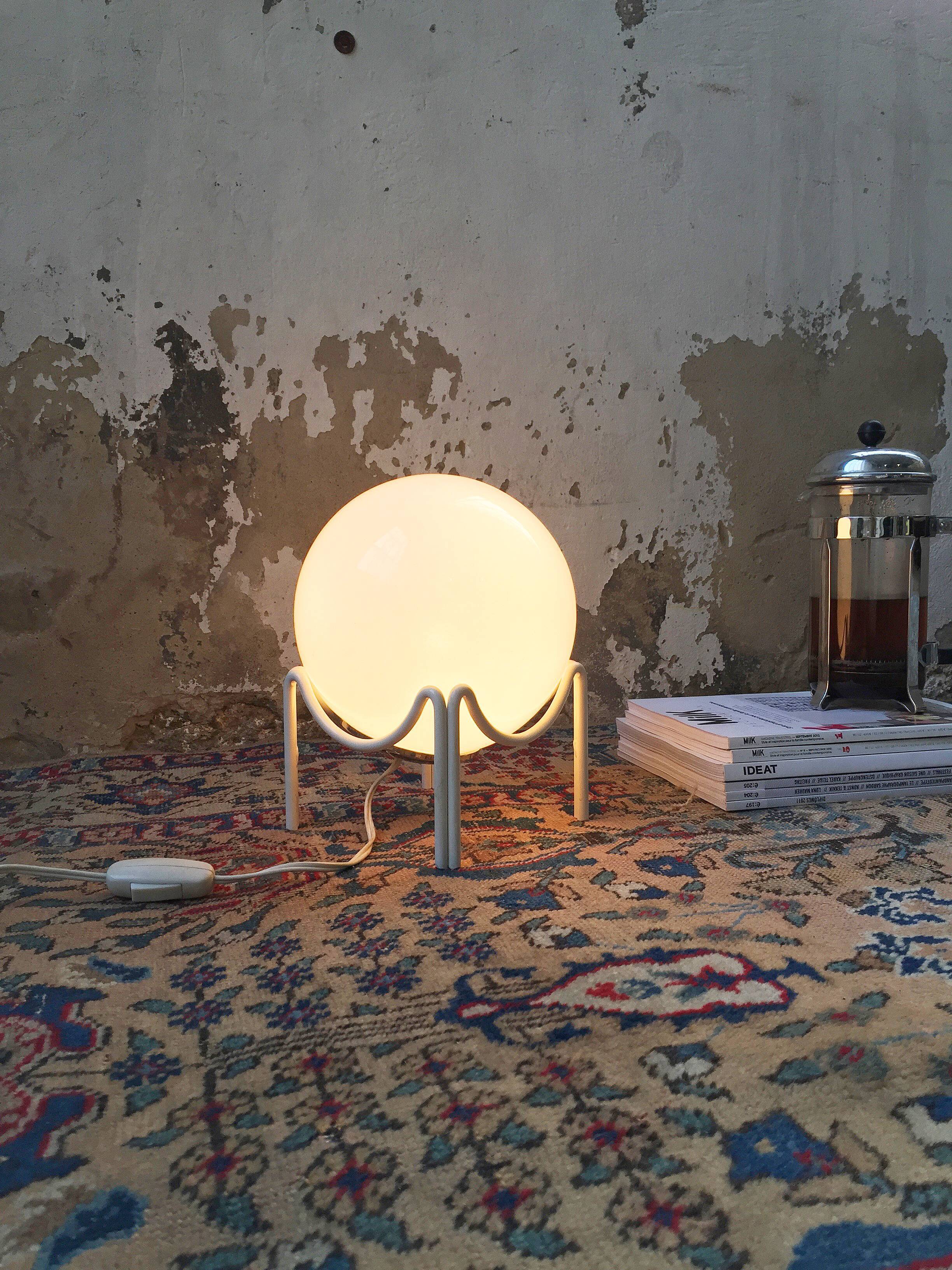 Lamp ball vintage tripod support