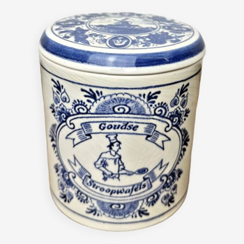 Ceramic pot signed Delft