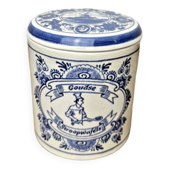 Ceramic pot signed Delft