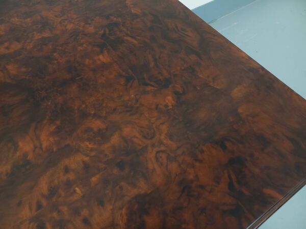 Table basse rectangulaire vintage en orme et loupe d’orme des années 70
