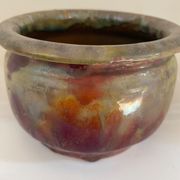Iridescent ceramic pot